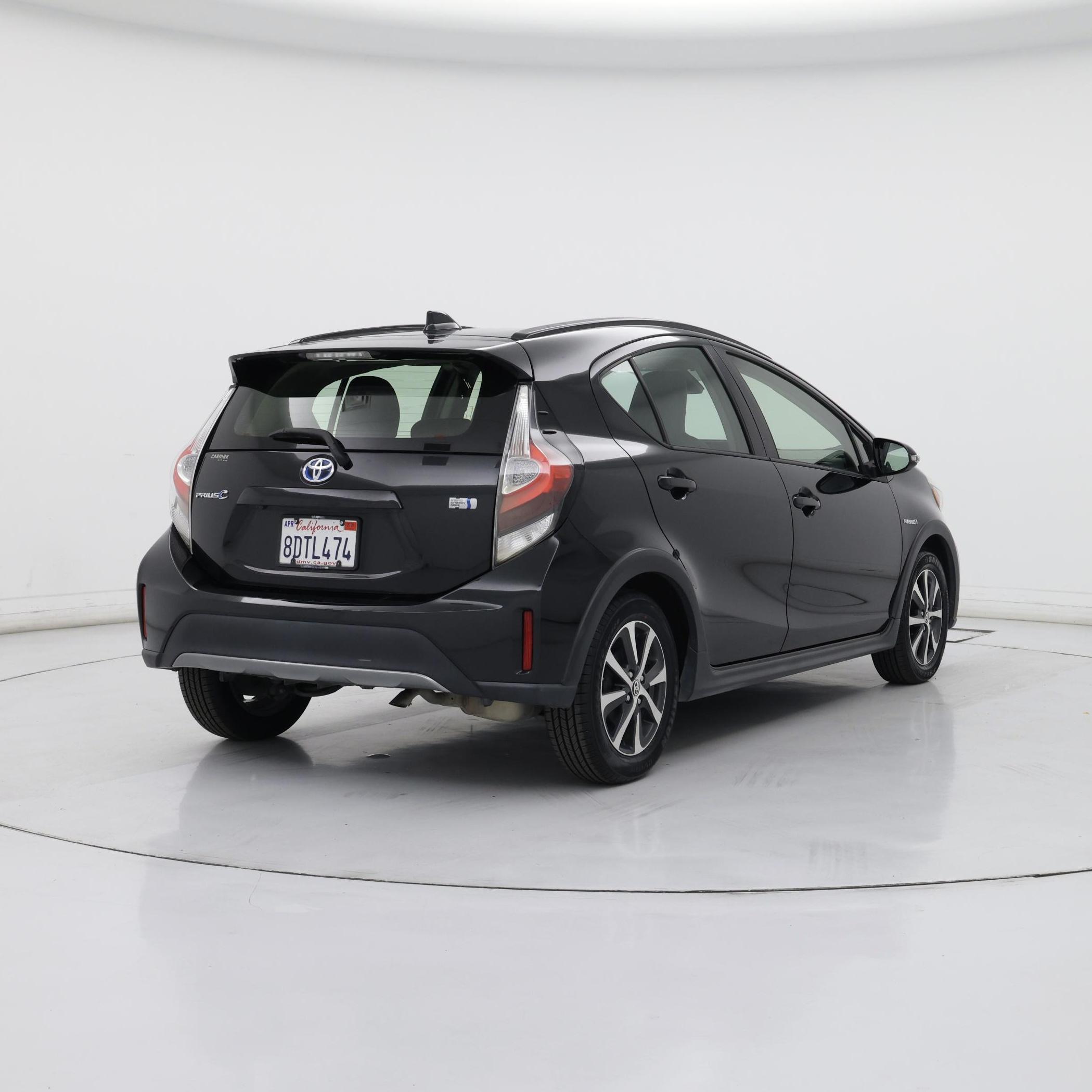 Thumbnail: 2018 Toyota Prius c - 8