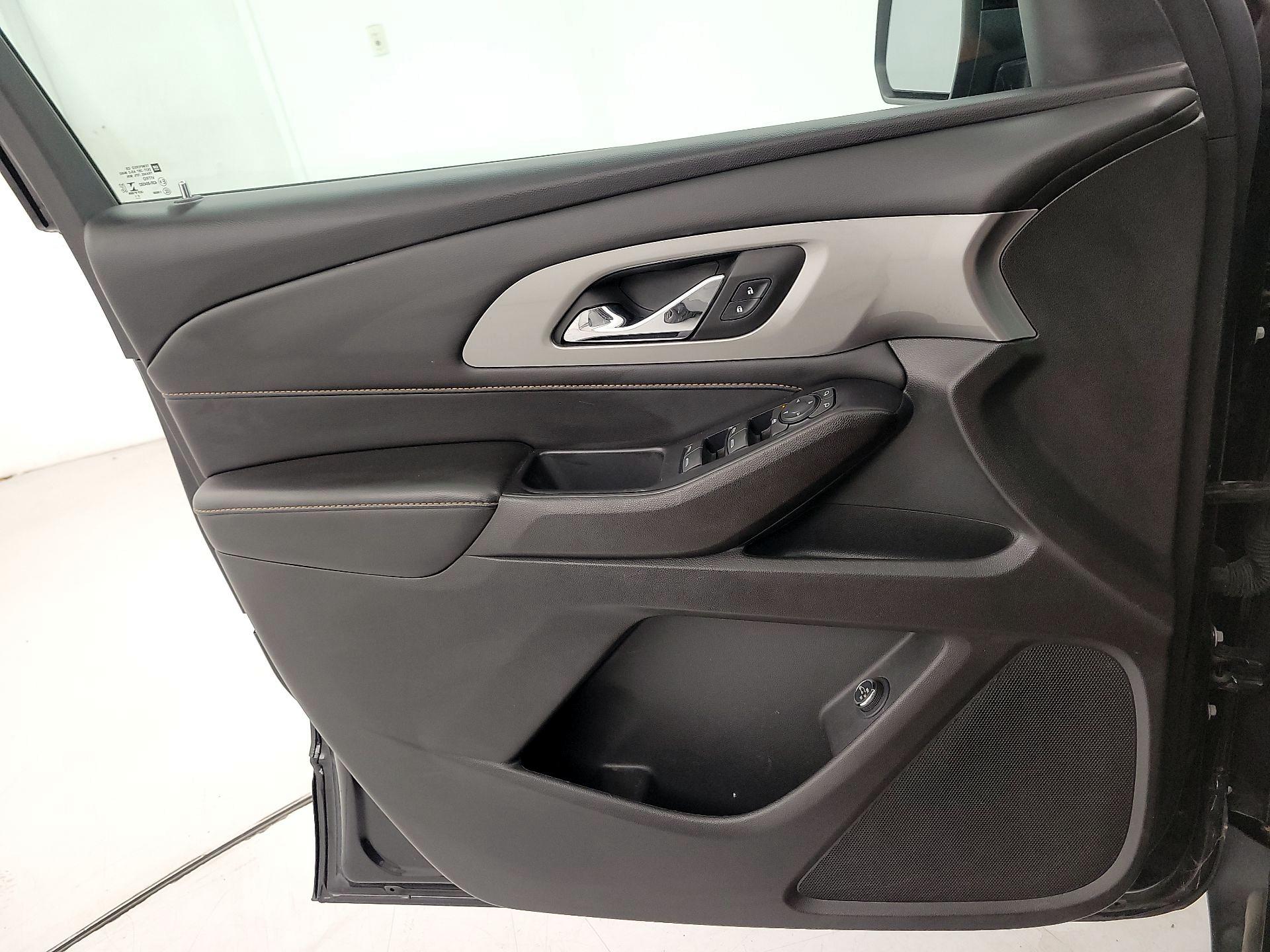 Thumbnail: 2021 Chevrolet Traverse - 12