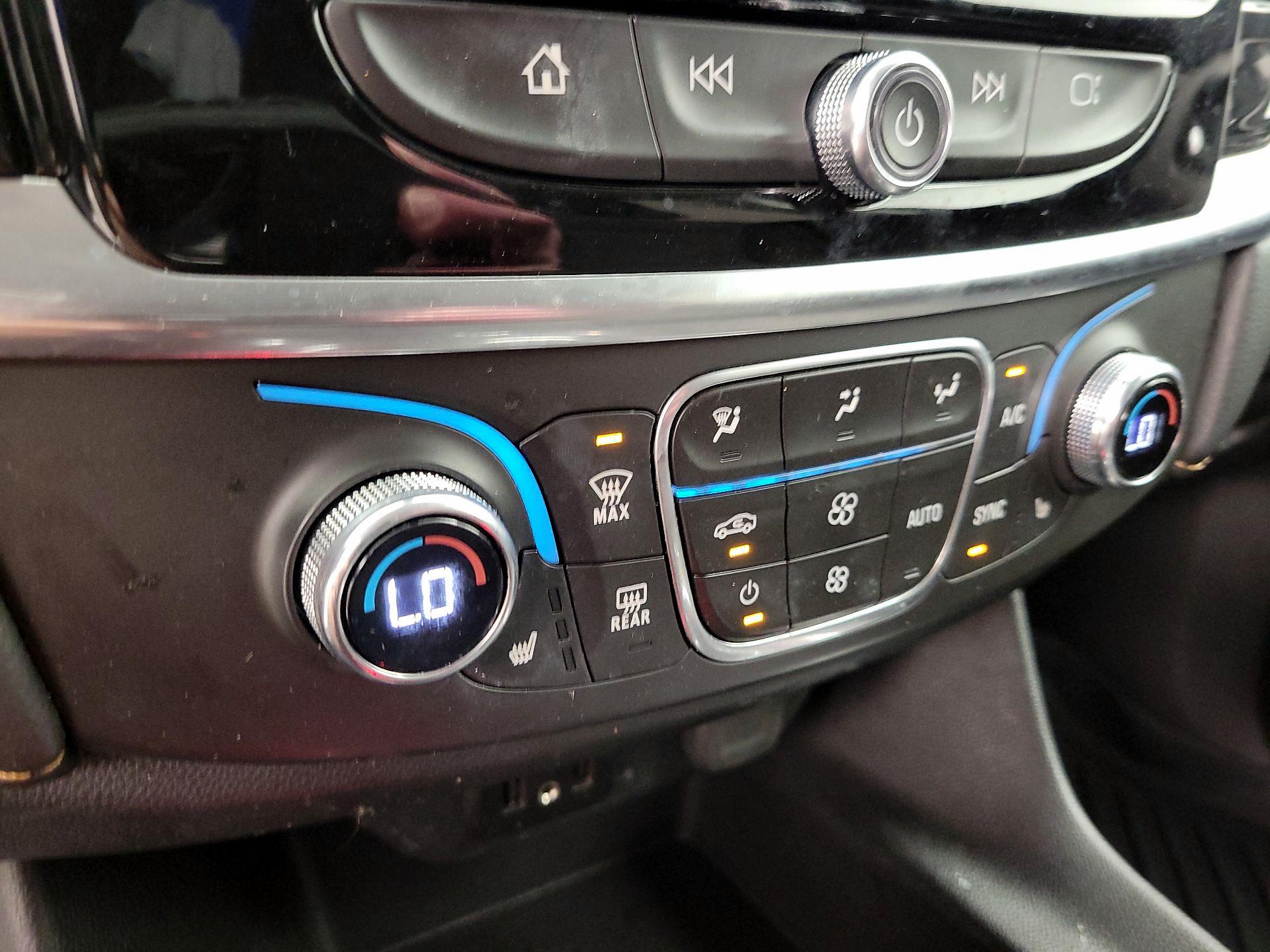Thumbnail: 2021 Chevrolet Traverse - 16
