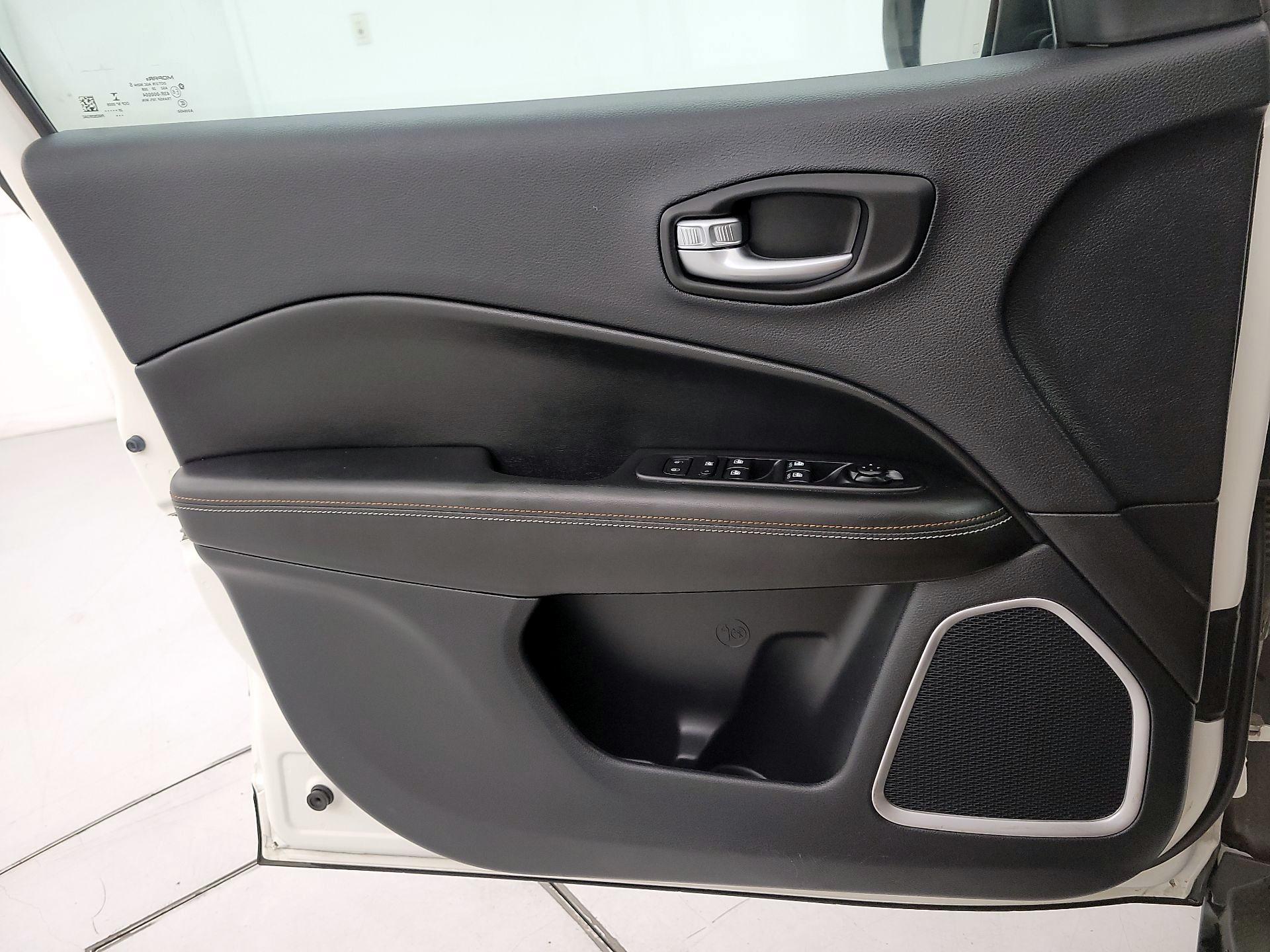 Thumbnail: 2021 Jeep Compass - 12