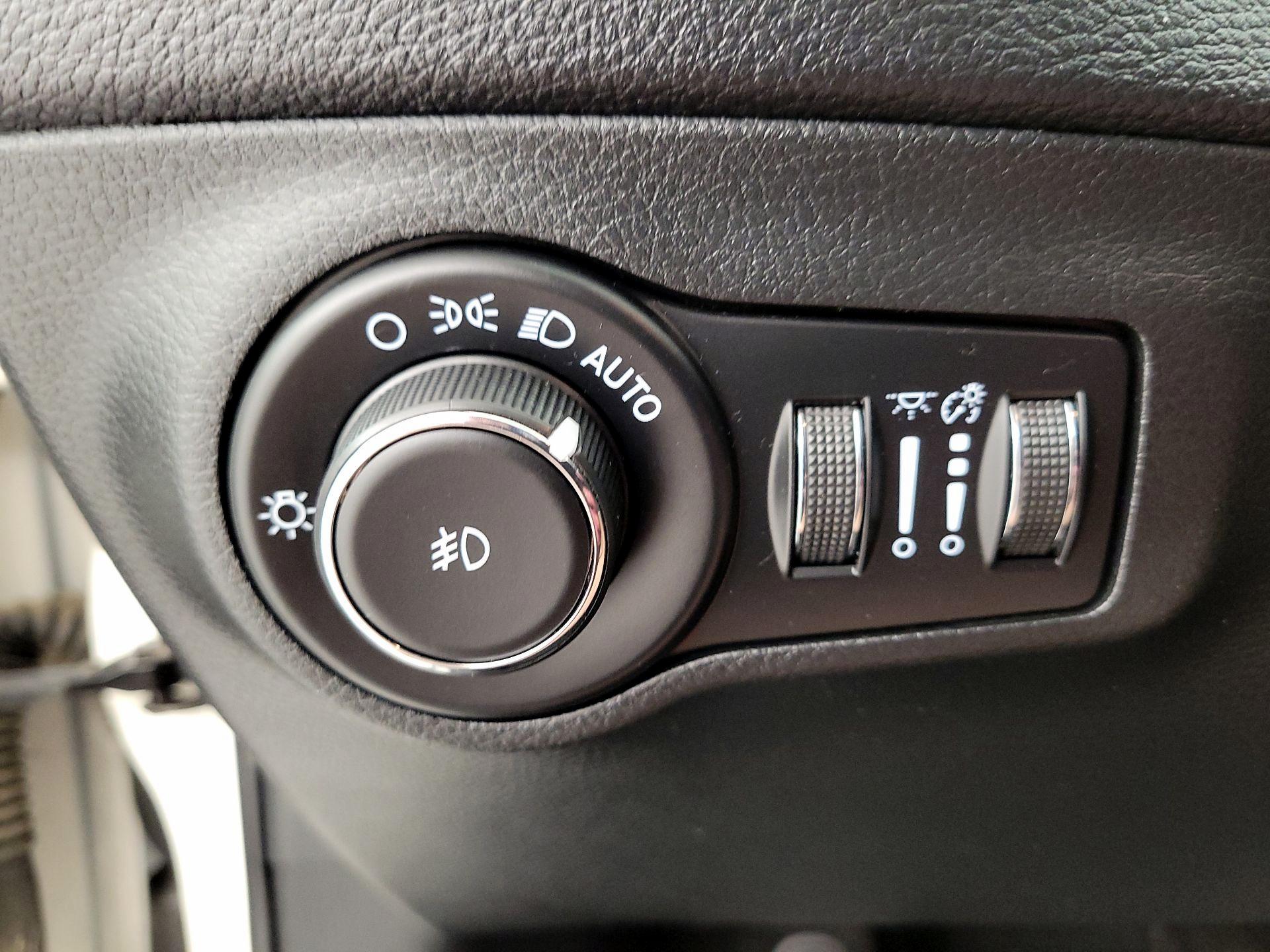 Thumbnail: 2021 Jeep Compass - 13