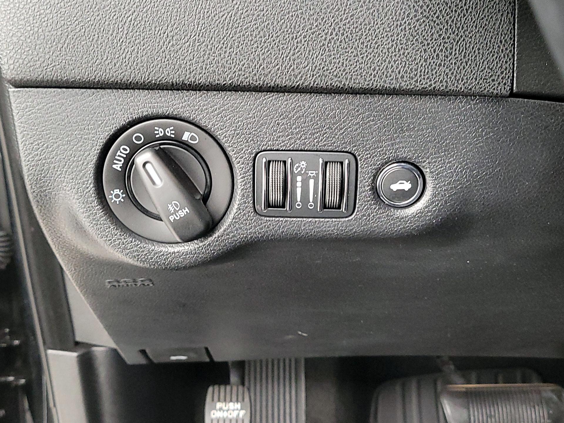 Thumbnail: 2015 Dodge Charger - 13