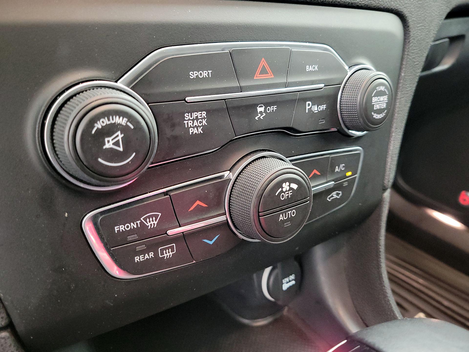 Thumbnail: 2015 Dodge Charger - 17