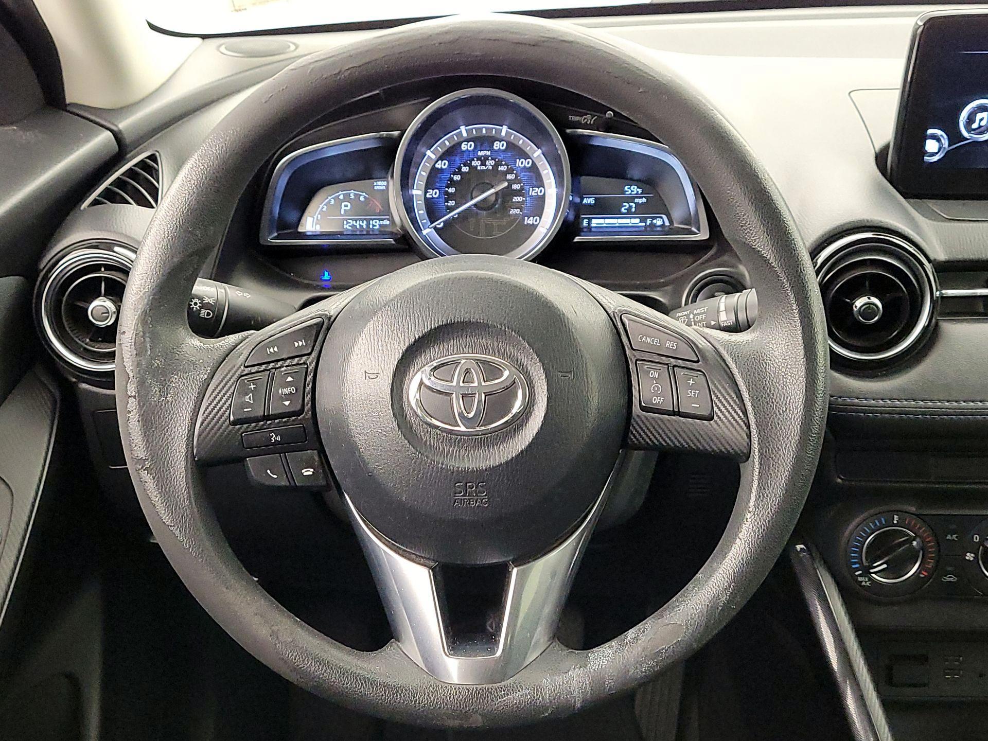 Thumbnail: 2017 Toyota Yaris iA - 10