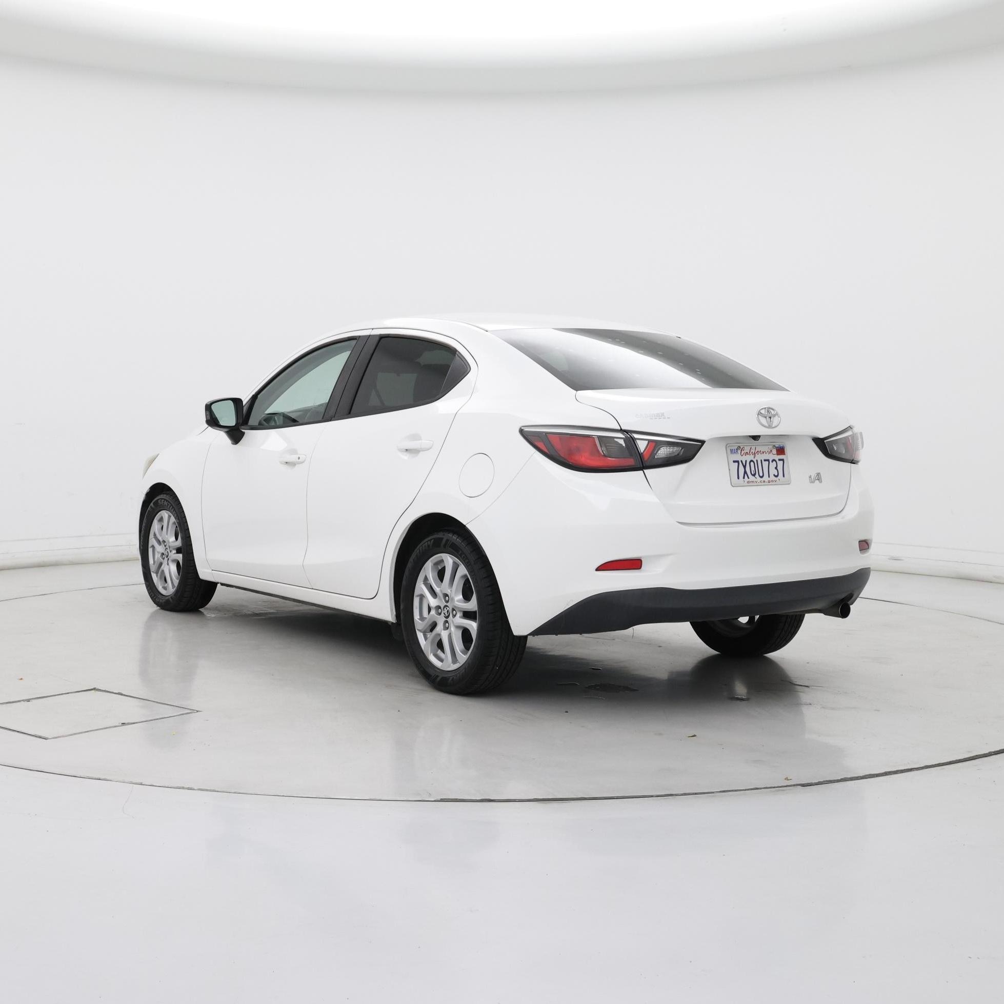 Thumbnail: 2017 Toyota Yaris iA - 2