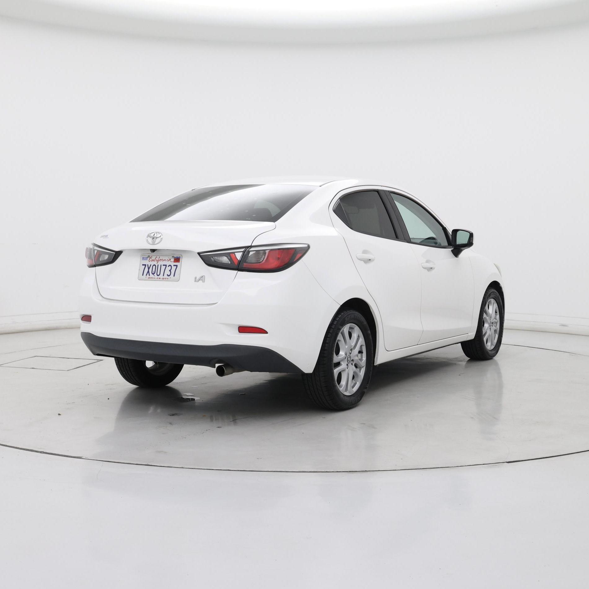 Thumbnail: 2017 Toyota Yaris iA - 8