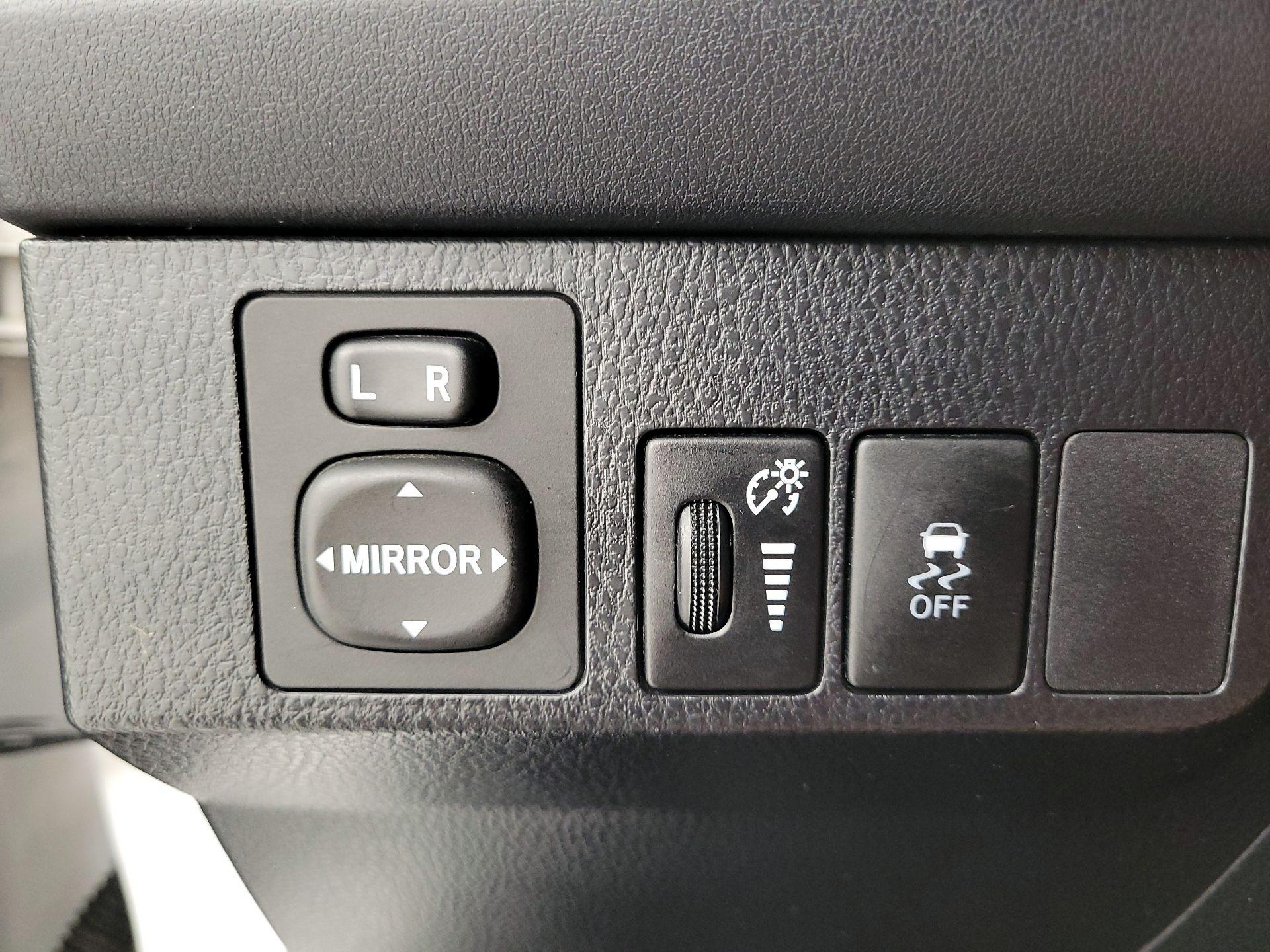 Thumbnail: 2015 Toyota RAV4 - 13