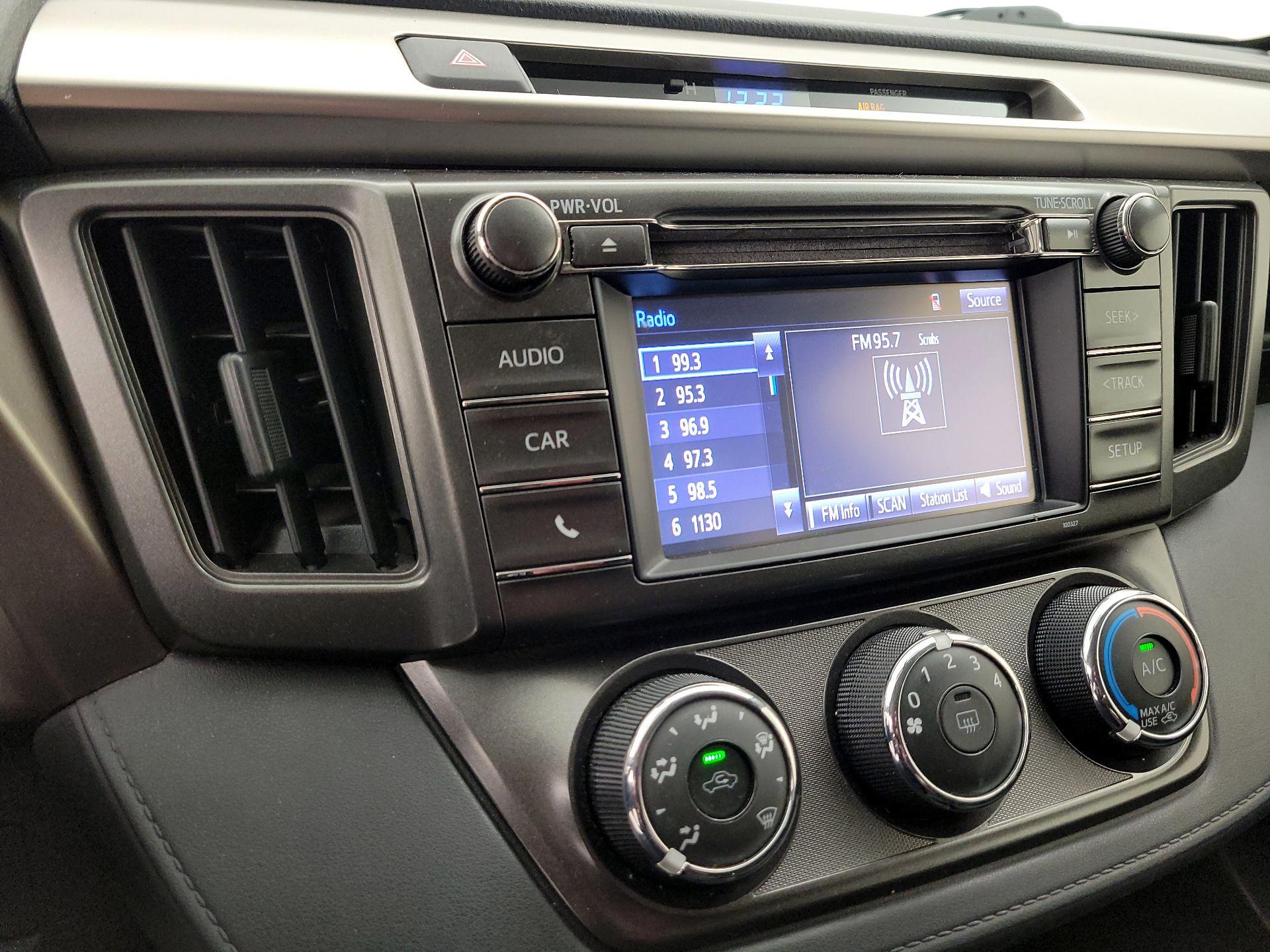 Thumbnail: 2015 Toyota RAV4 - 15