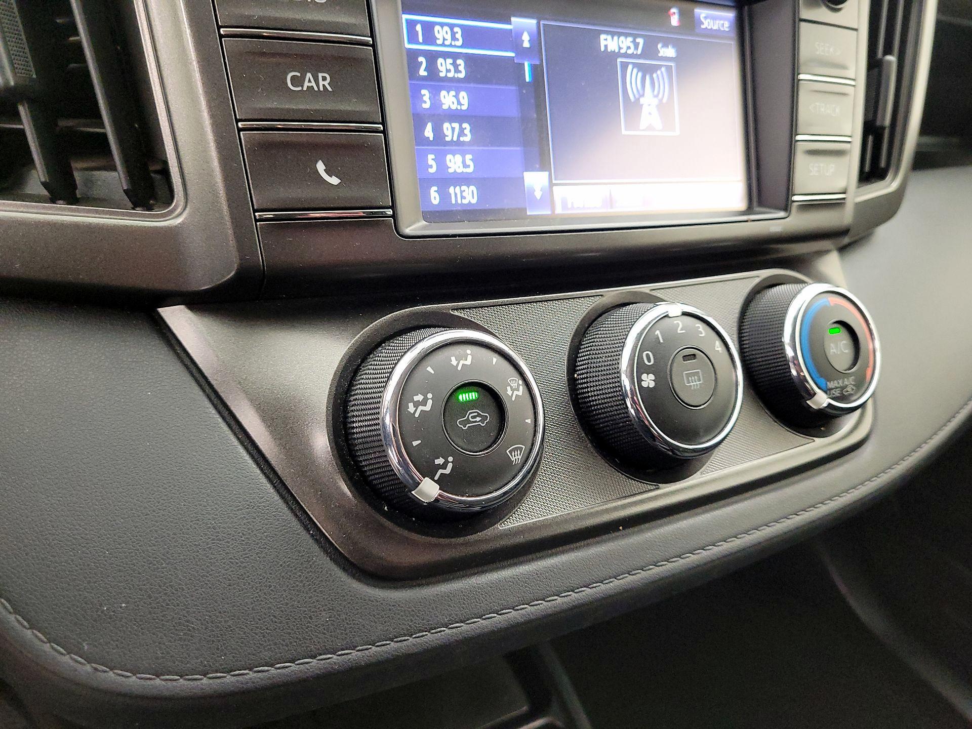 Thumbnail: 2015 Toyota RAV4 - 16