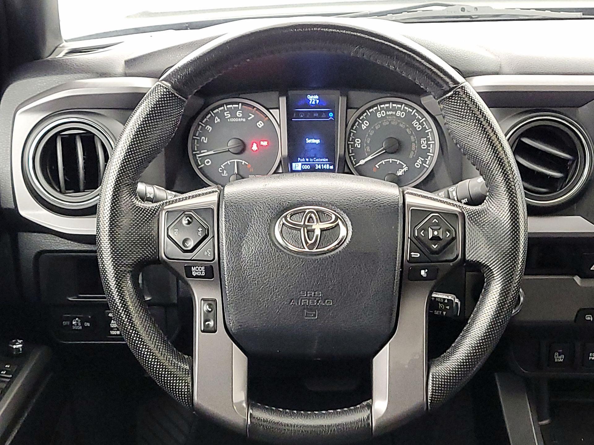 Thumbnail: 2016 Toyota Tacoma - 10