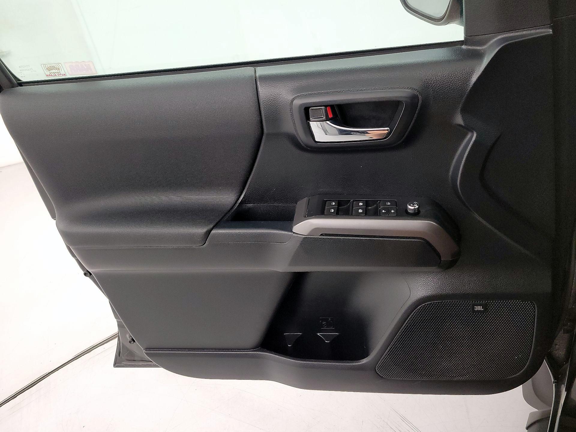 Thumbnail: 2016 Toyota Tacoma - 12