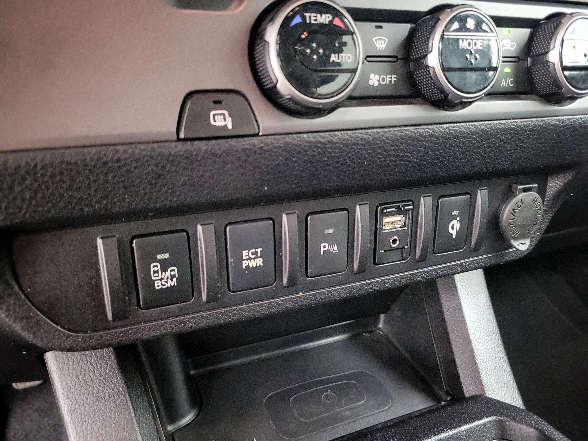 Thumbnail: 2016 Toyota Tacoma - 18
