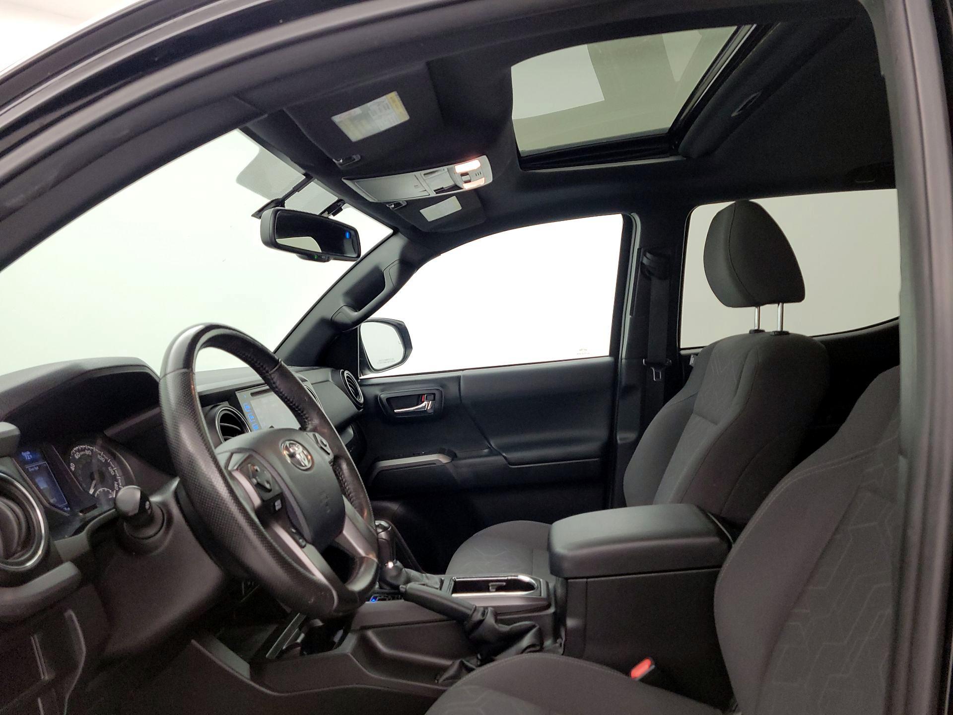 Thumbnail: 2016 Toyota Tacoma - 19