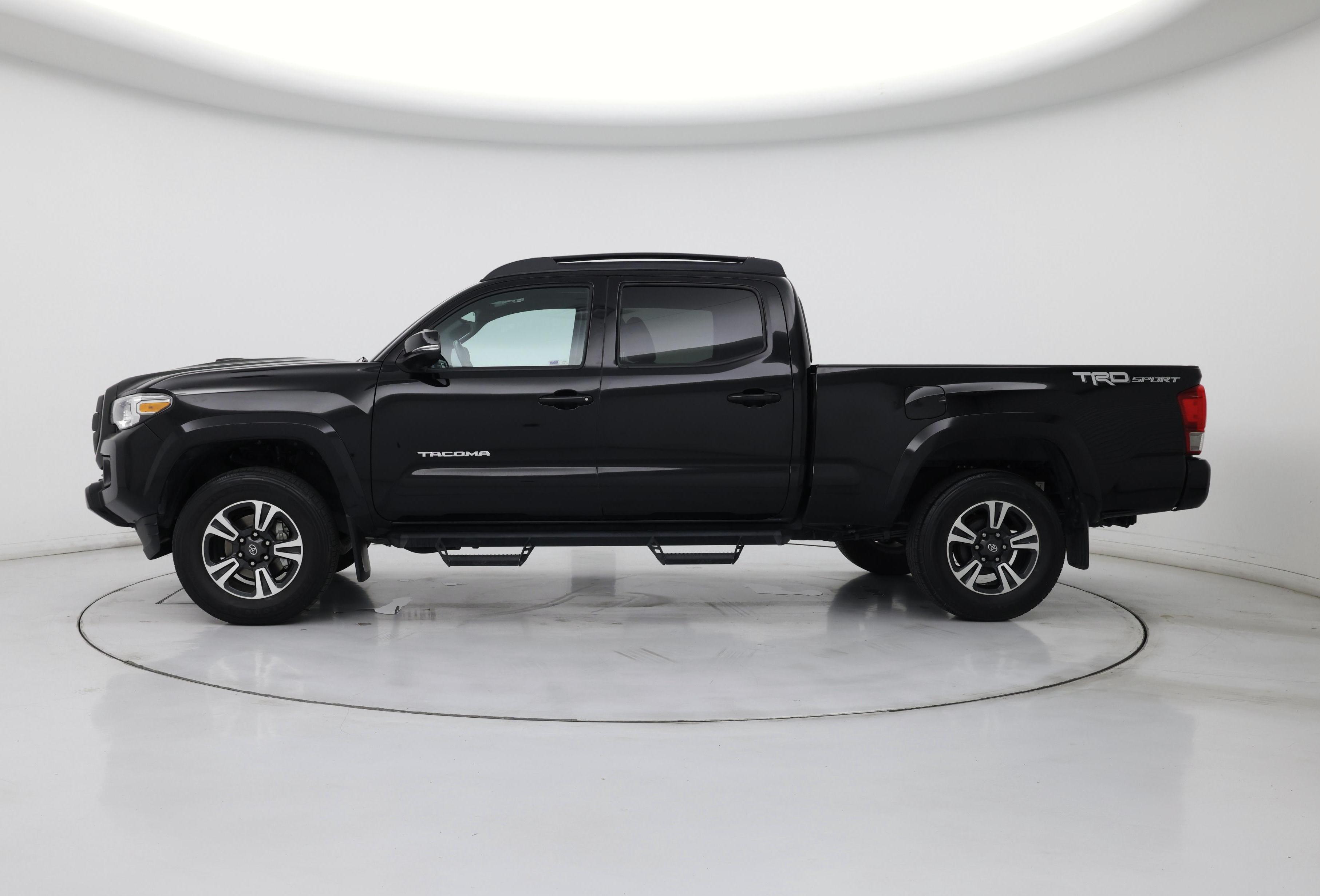 Thumbnail: 2016 Toyota Tacoma - 3