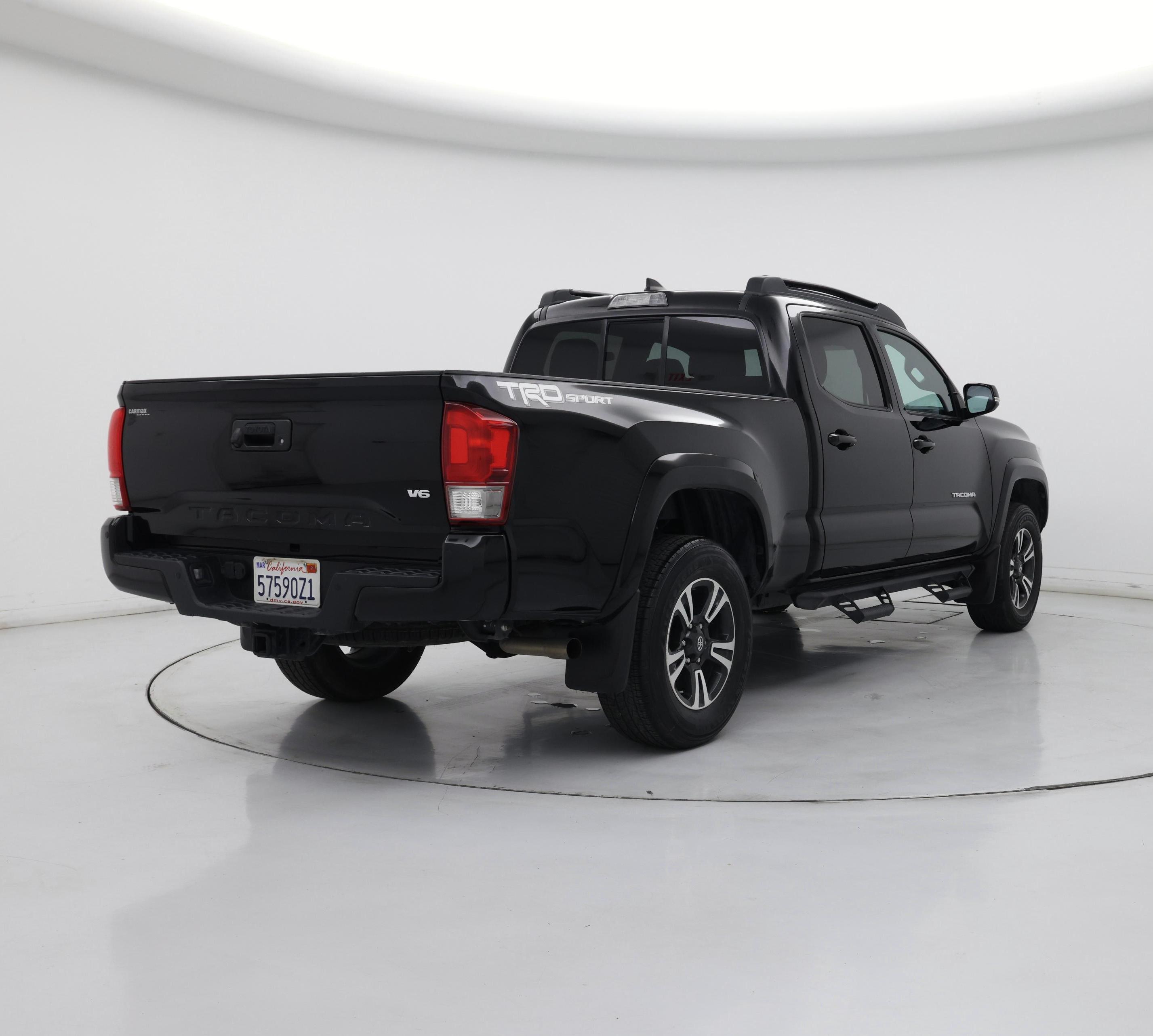 Thumbnail: 2016 Toyota Tacoma - 8