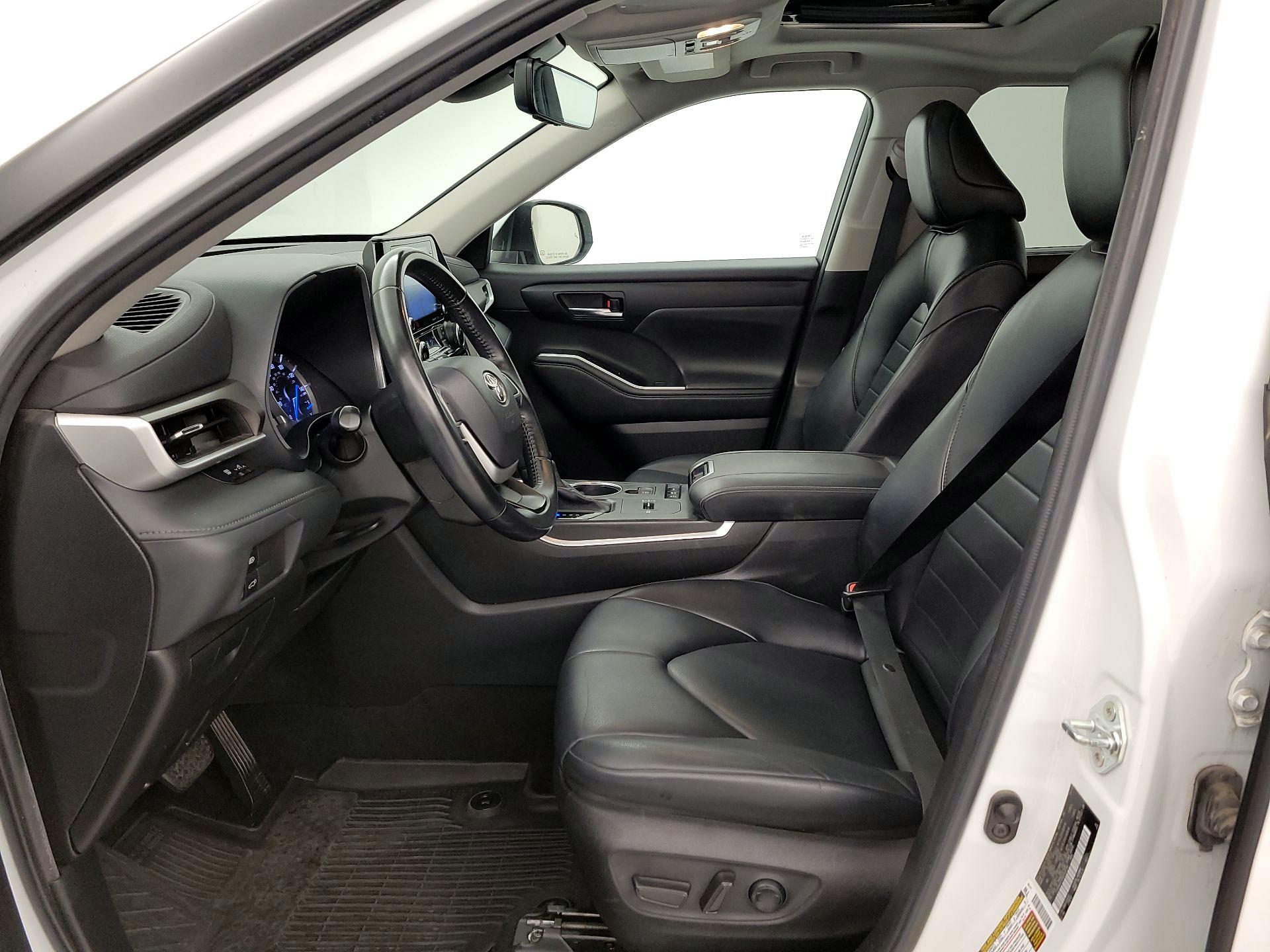 Thumbnail: 2022 Toyota Highlander - 11