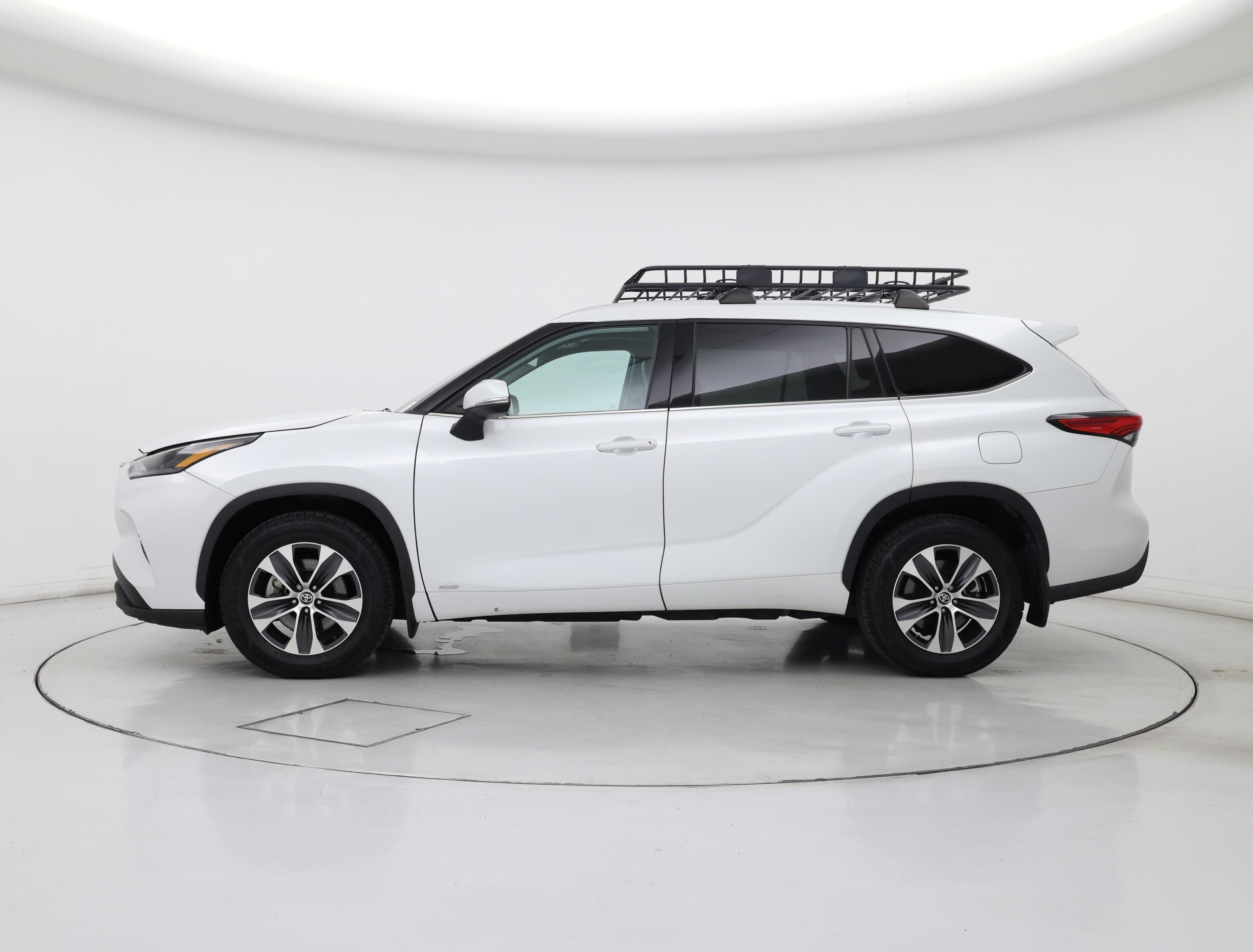 Thumbnail: 2022 Toyota Highlander - 3
