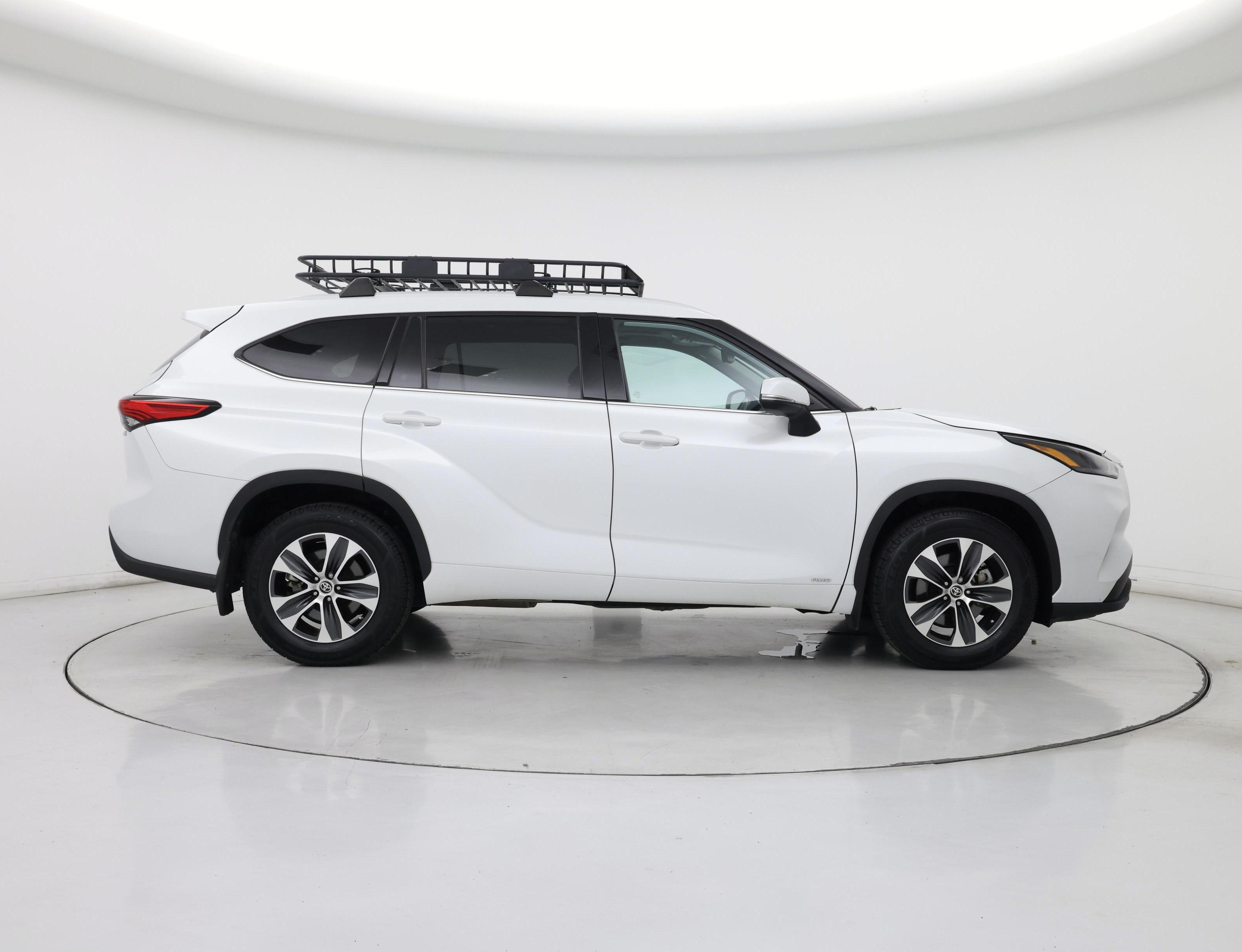 Thumbnail: 2022 Toyota Highlander - 7