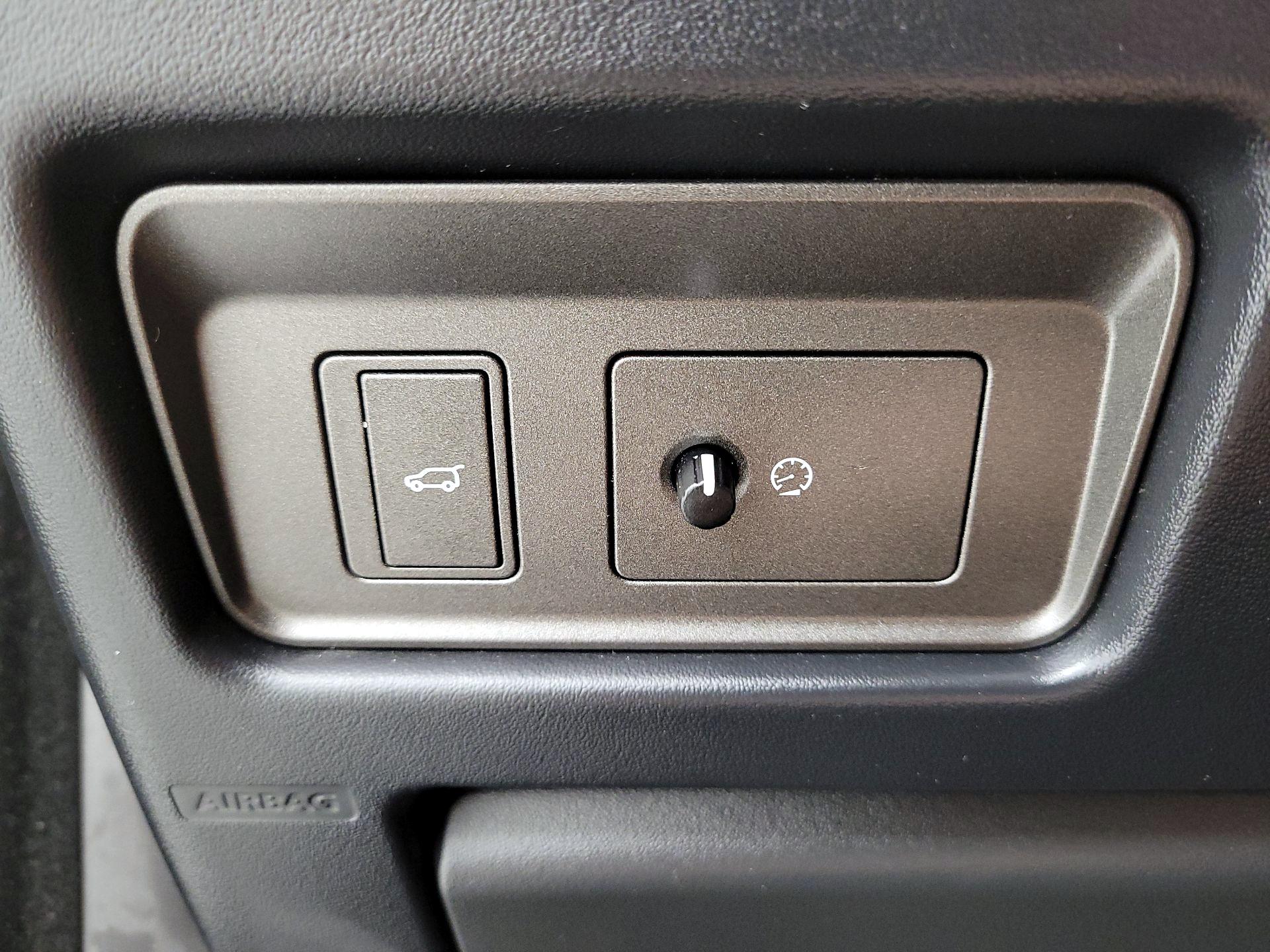 Thumbnail: 2017 Land Rover Range Rover Evoque - 13