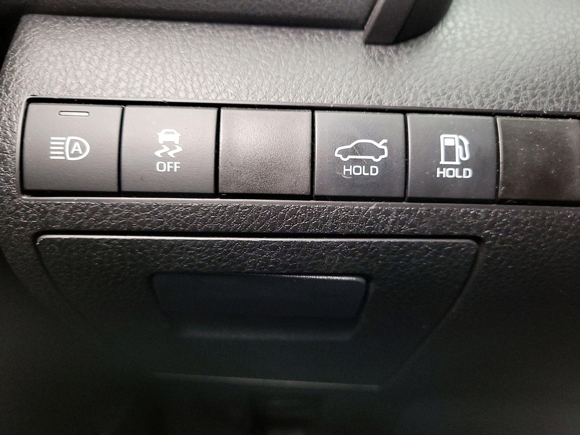 Thumbnail: 2021 Toyota Camry - 13