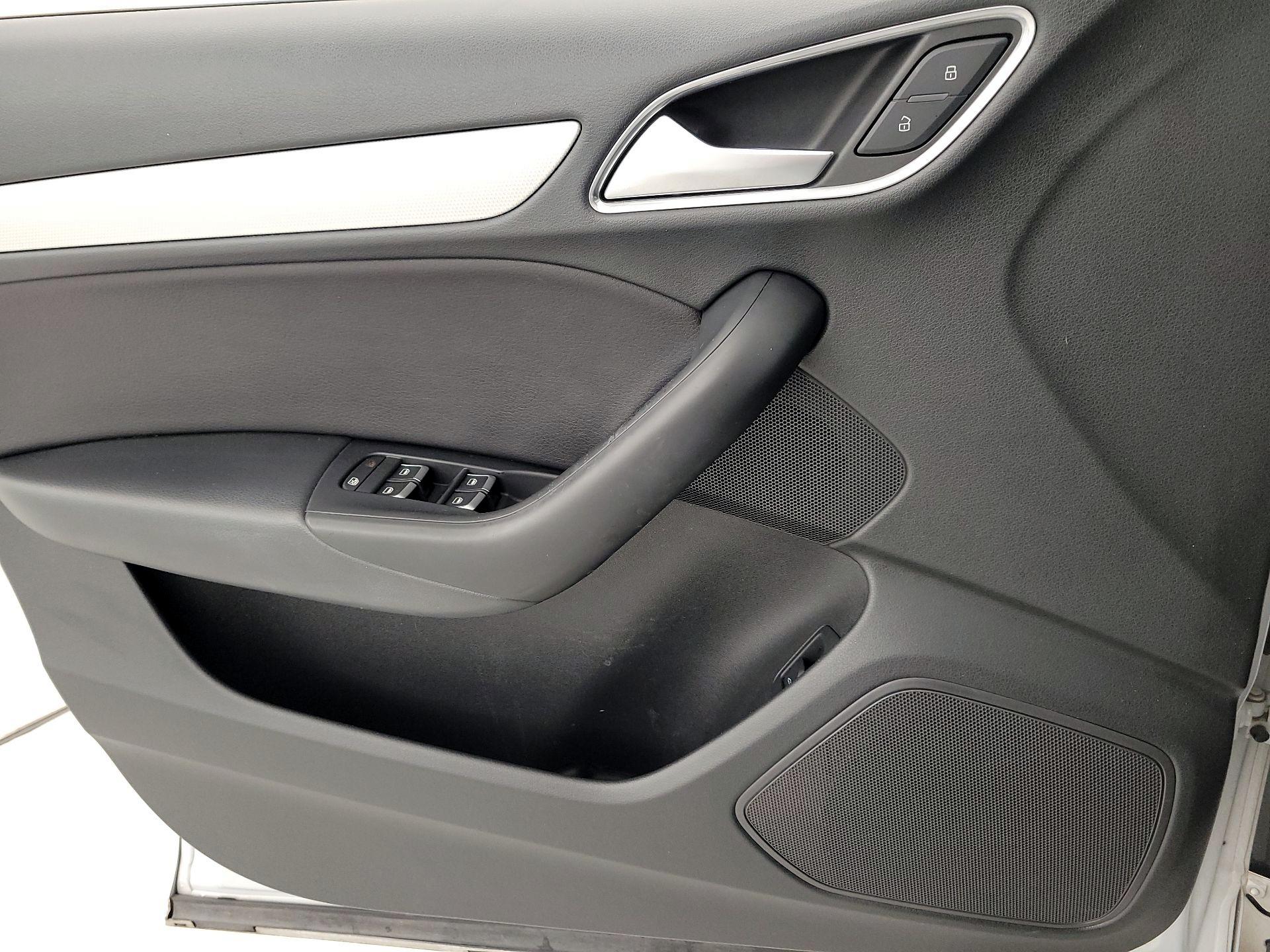 Thumbnail: 2018 Audi Q3 - 12