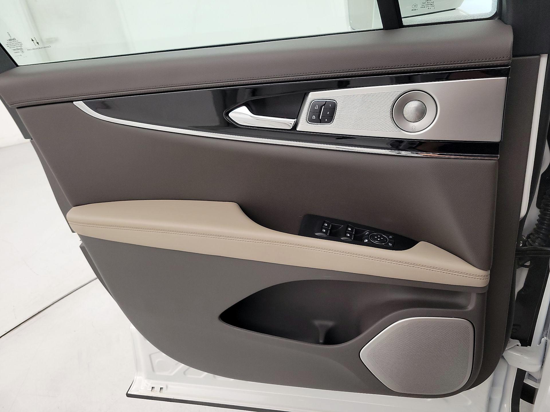 Thumbnail: 2023 Lincoln Nautilus - 12