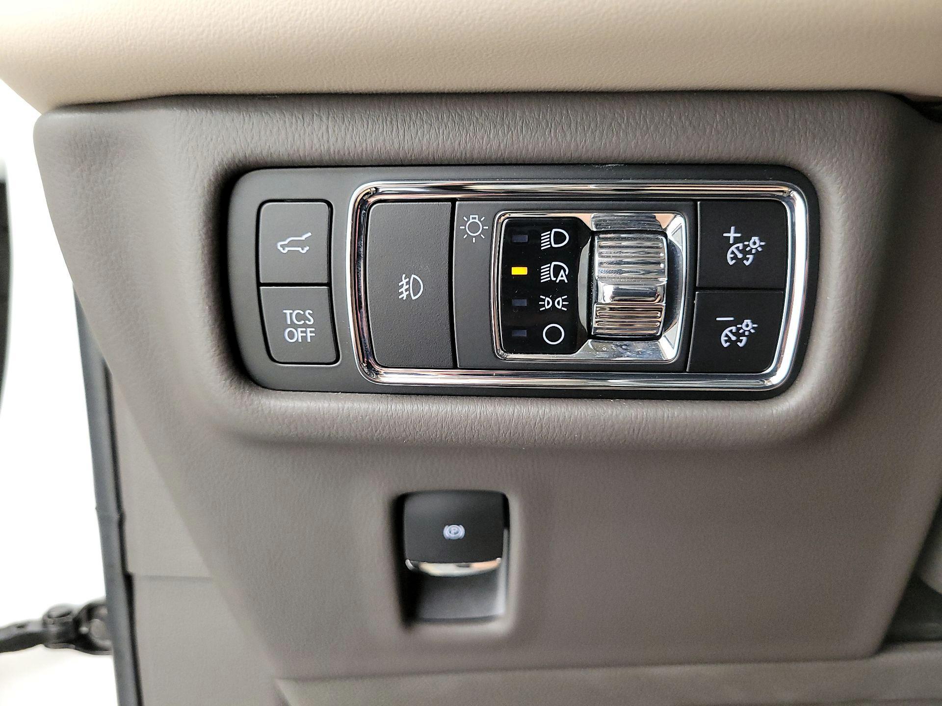 Thumbnail: 2023 Lincoln Nautilus - 13