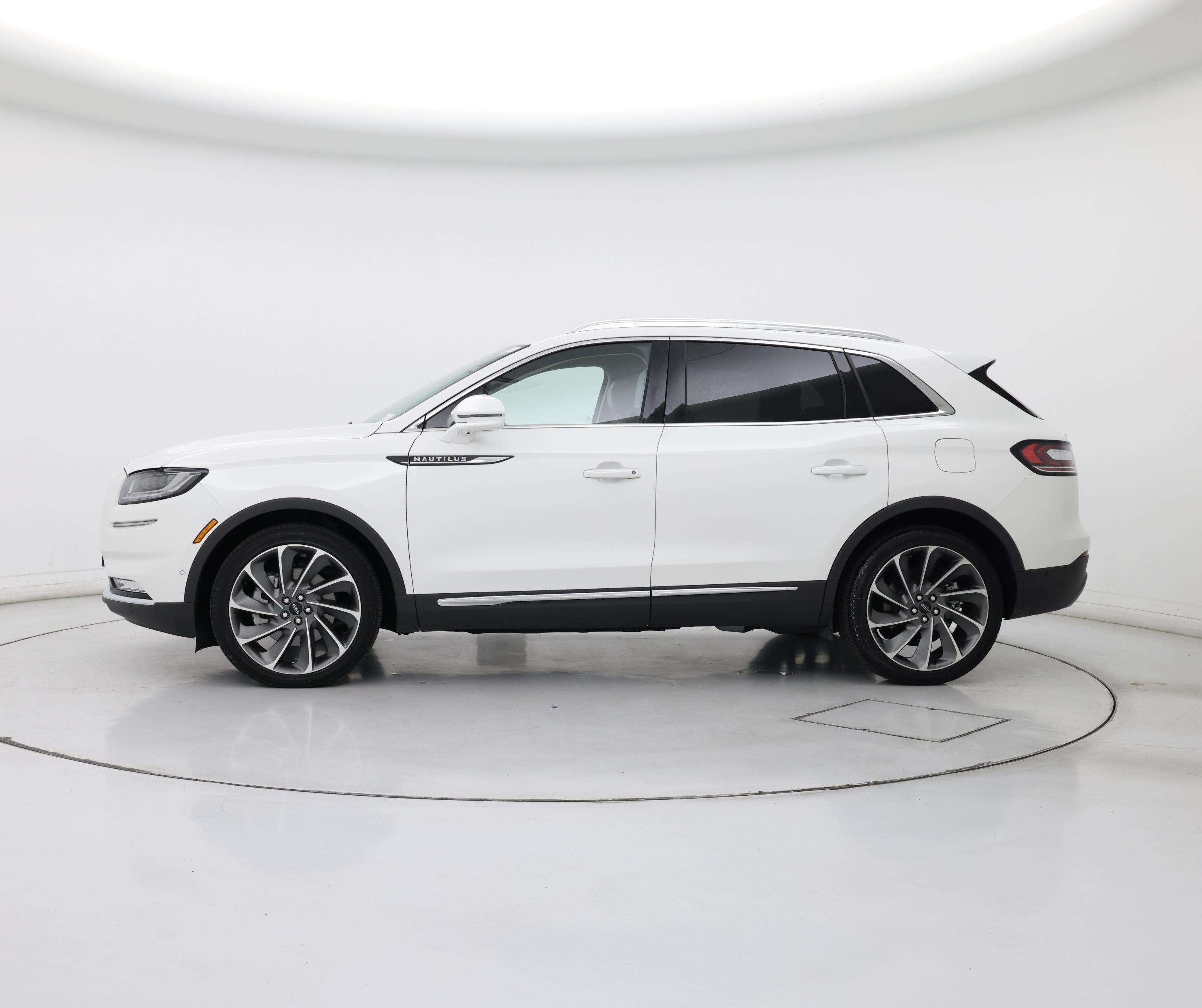 Thumbnail: 2023 Lincoln Nautilus - 3