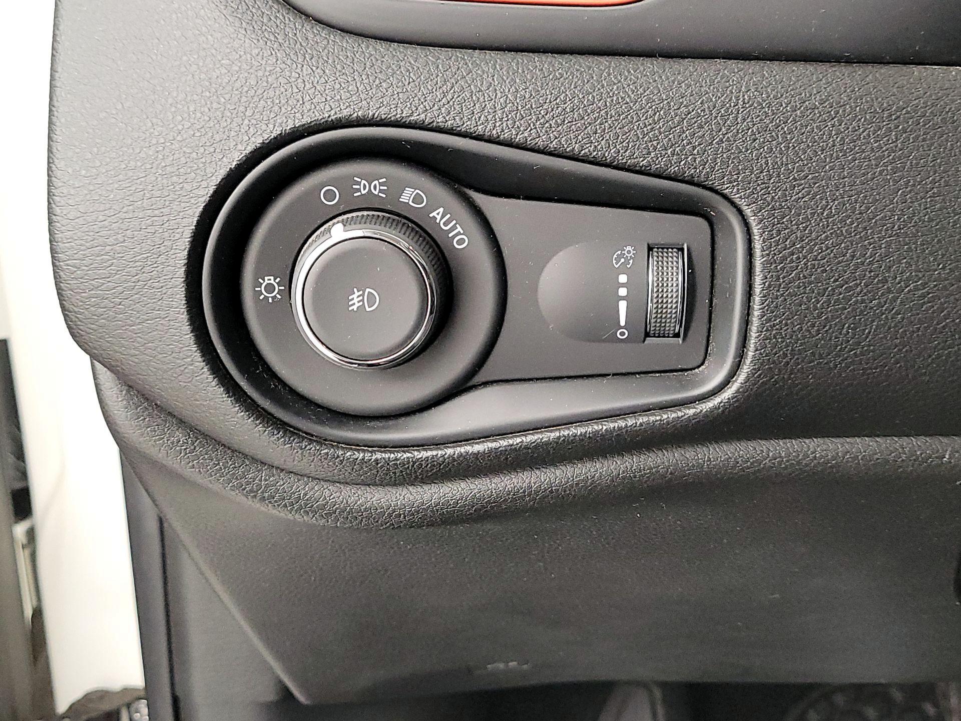 Thumbnail: 2018 Jeep Renegade - 13