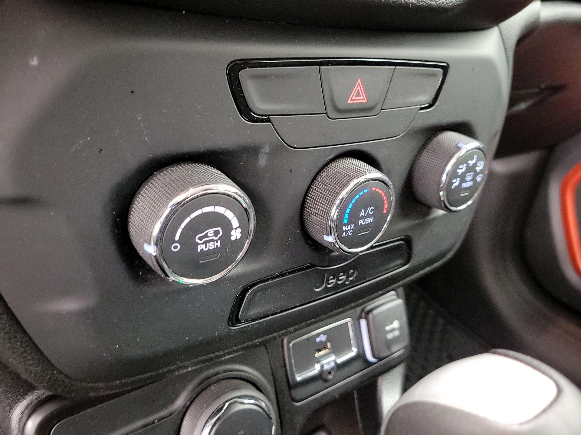 Thumbnail: 2018 Jeep Renegade - 16