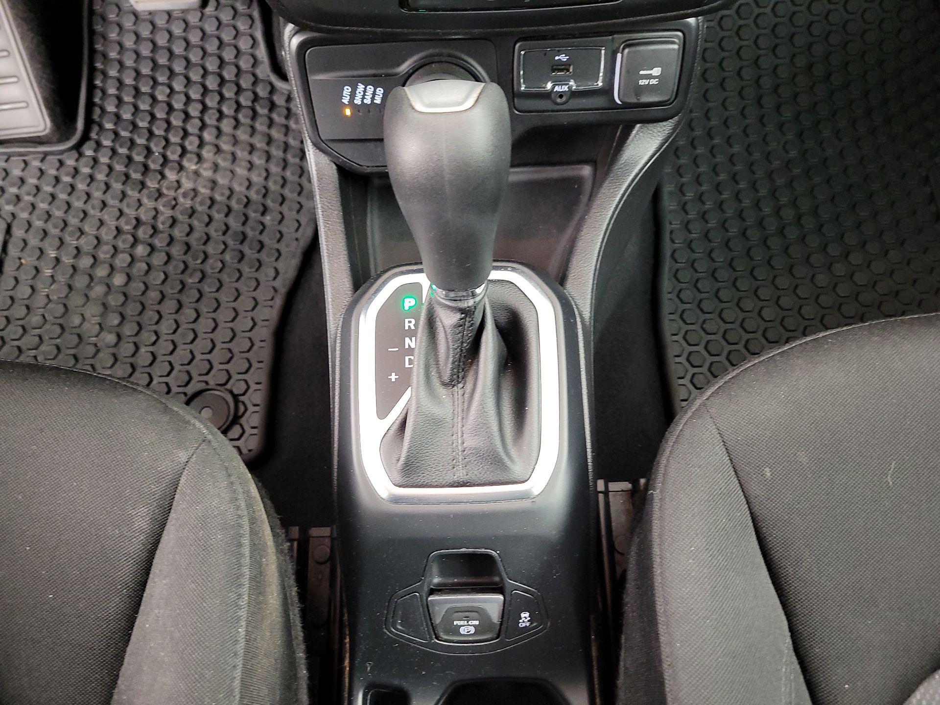 Thumbnail: 2018 Jeep Renegade - 17