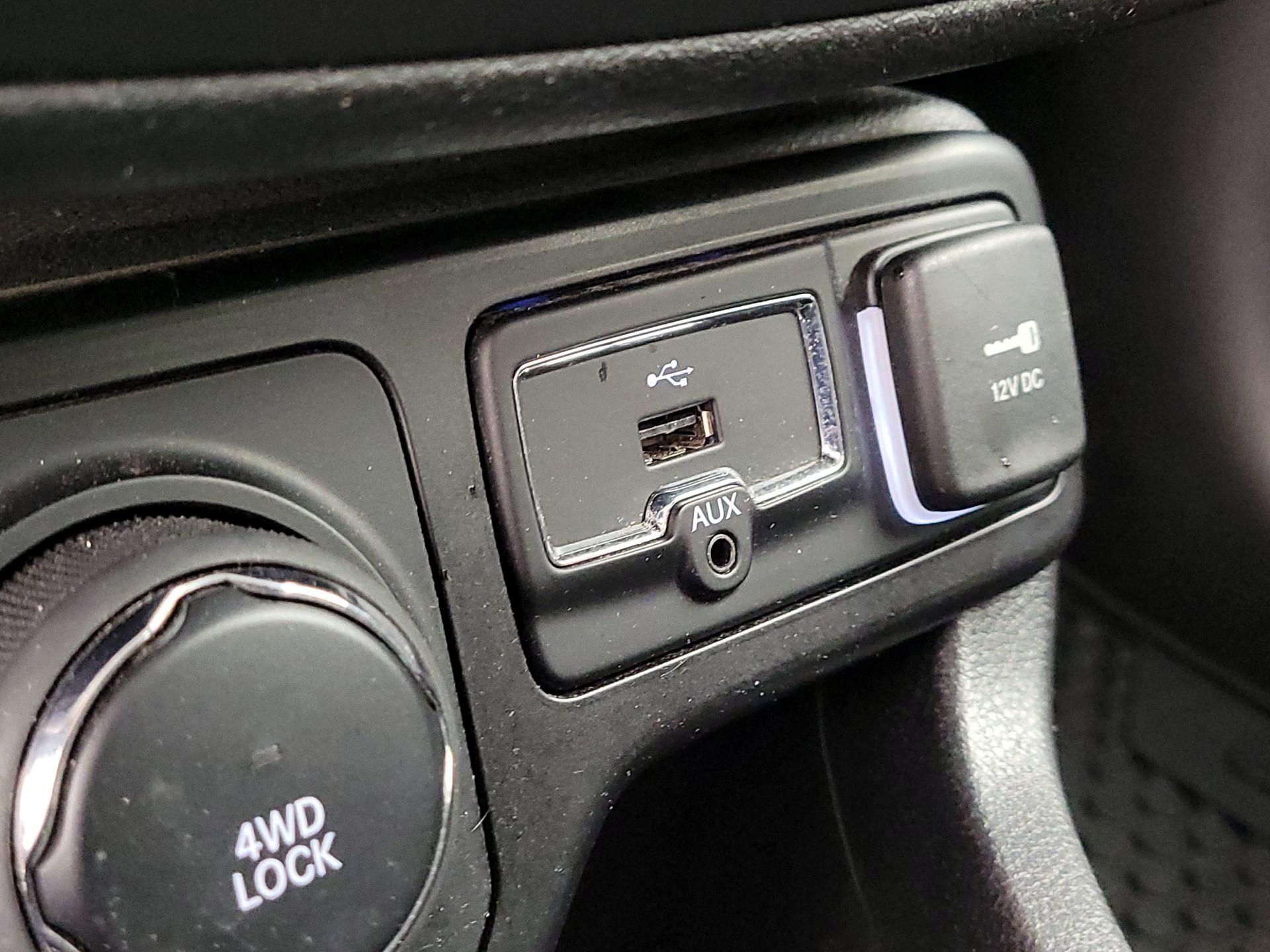 Thumbnail: 2018 Jeep Renegade - 18