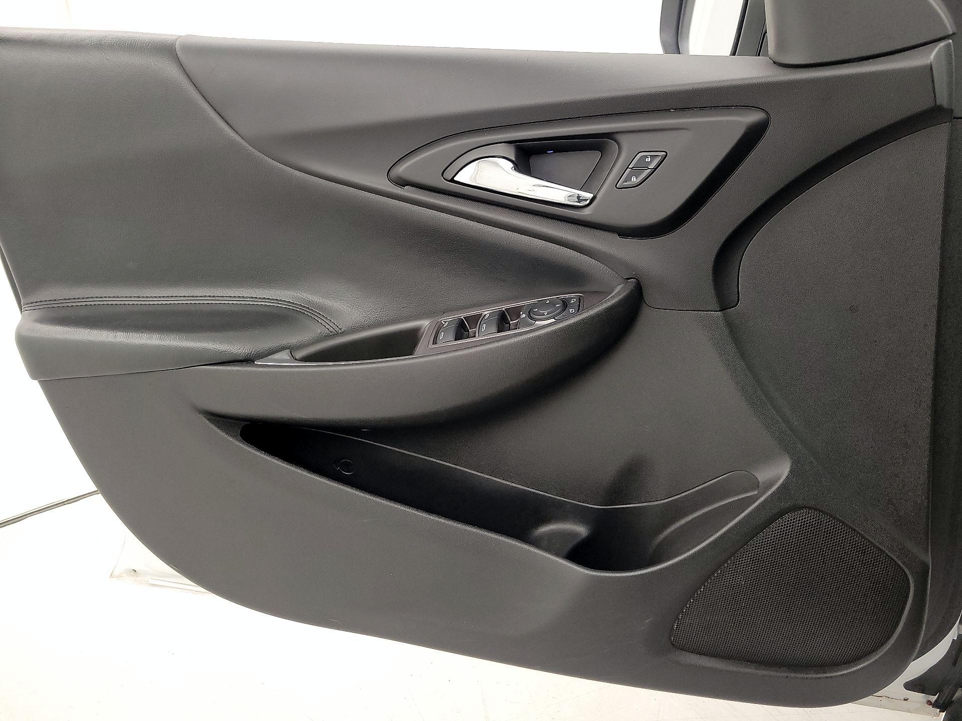 Thumbnail: 2018 Chevrolet Malibu - 12