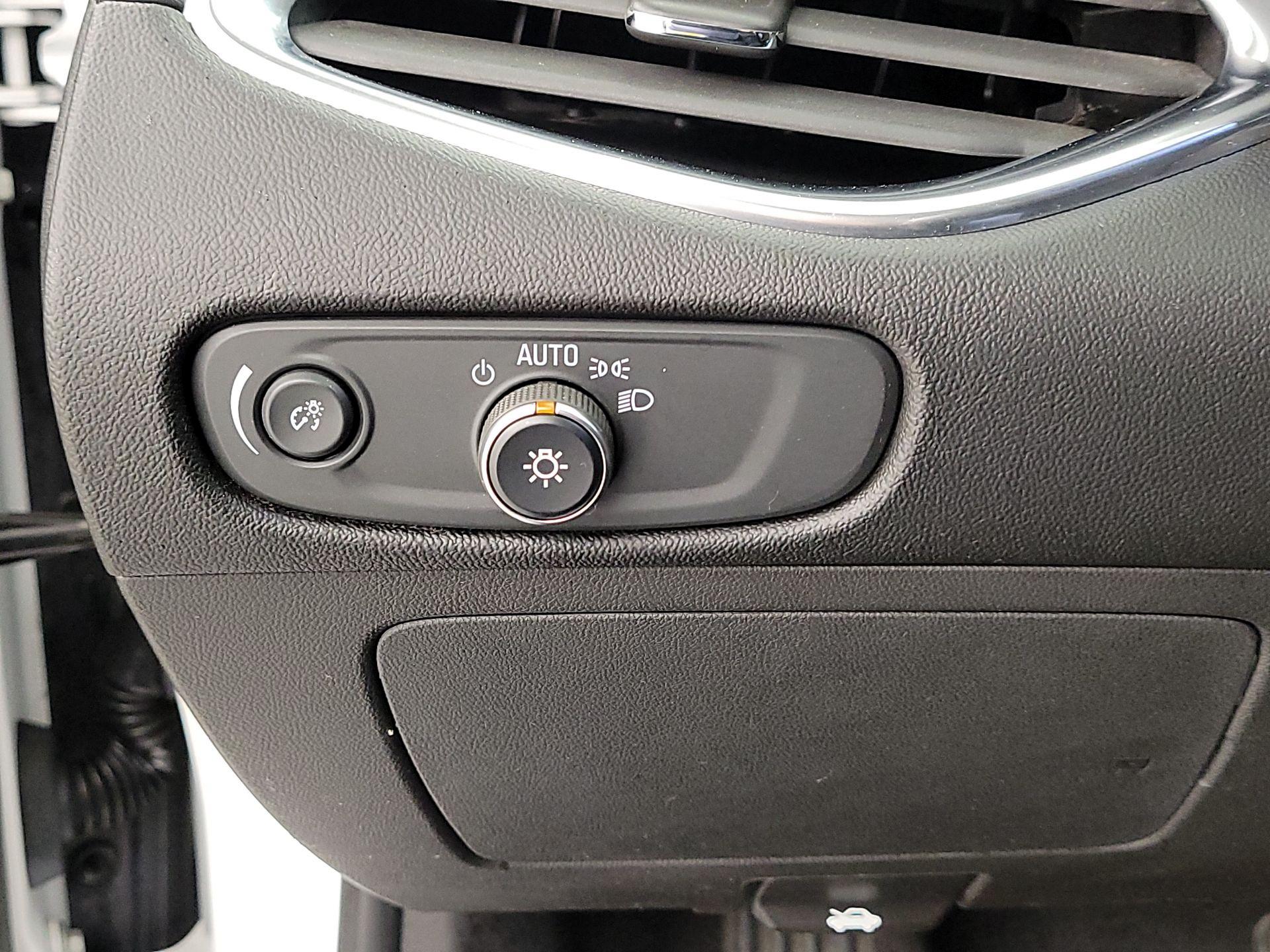 Thumbnail: 2018 Chevrolet Malibu - 13