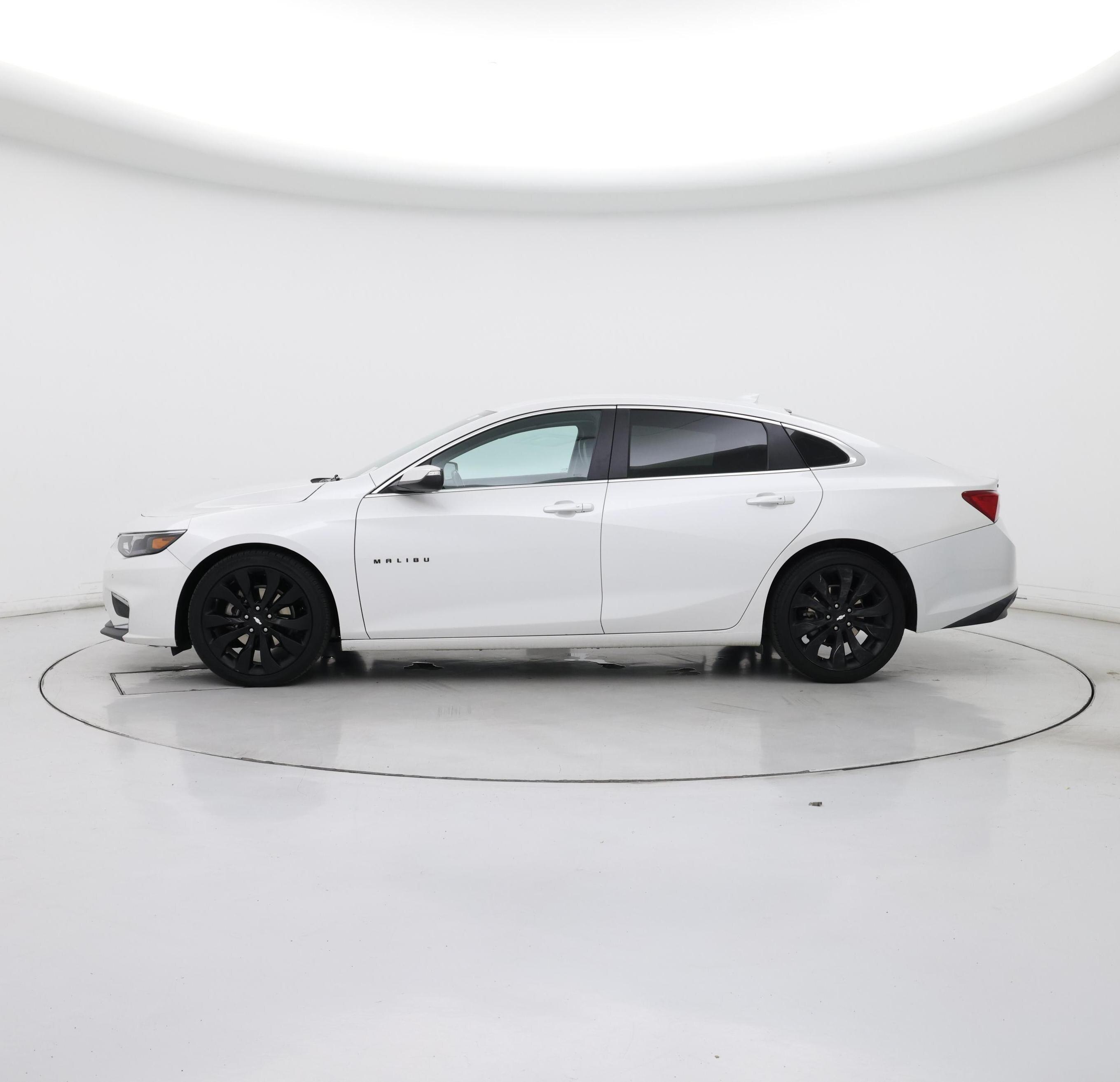 Thumbnail: 2018 Chevrolet Malibu - 3