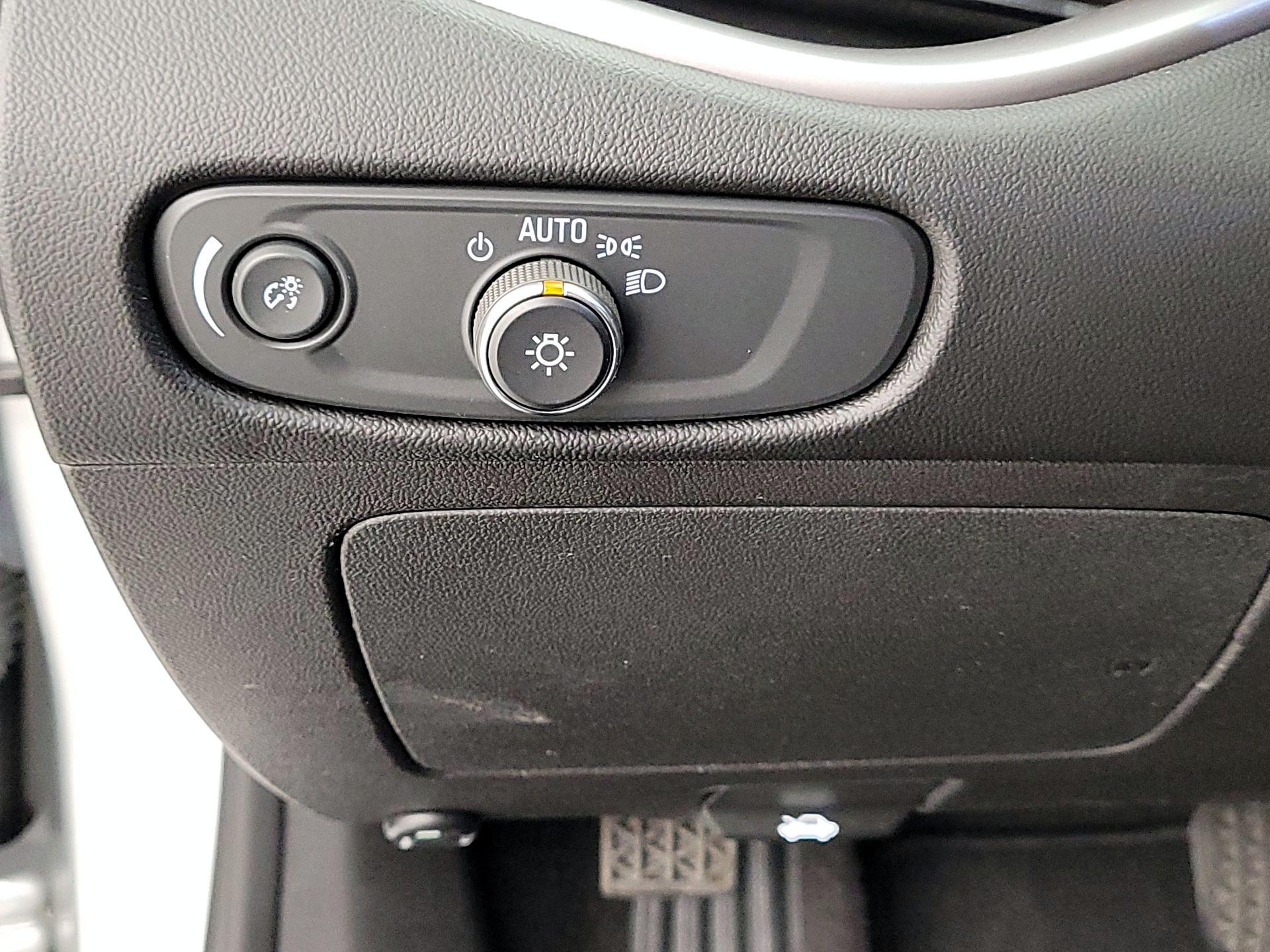 Thumbnail: 2020 Chevrolet Malibu - 13