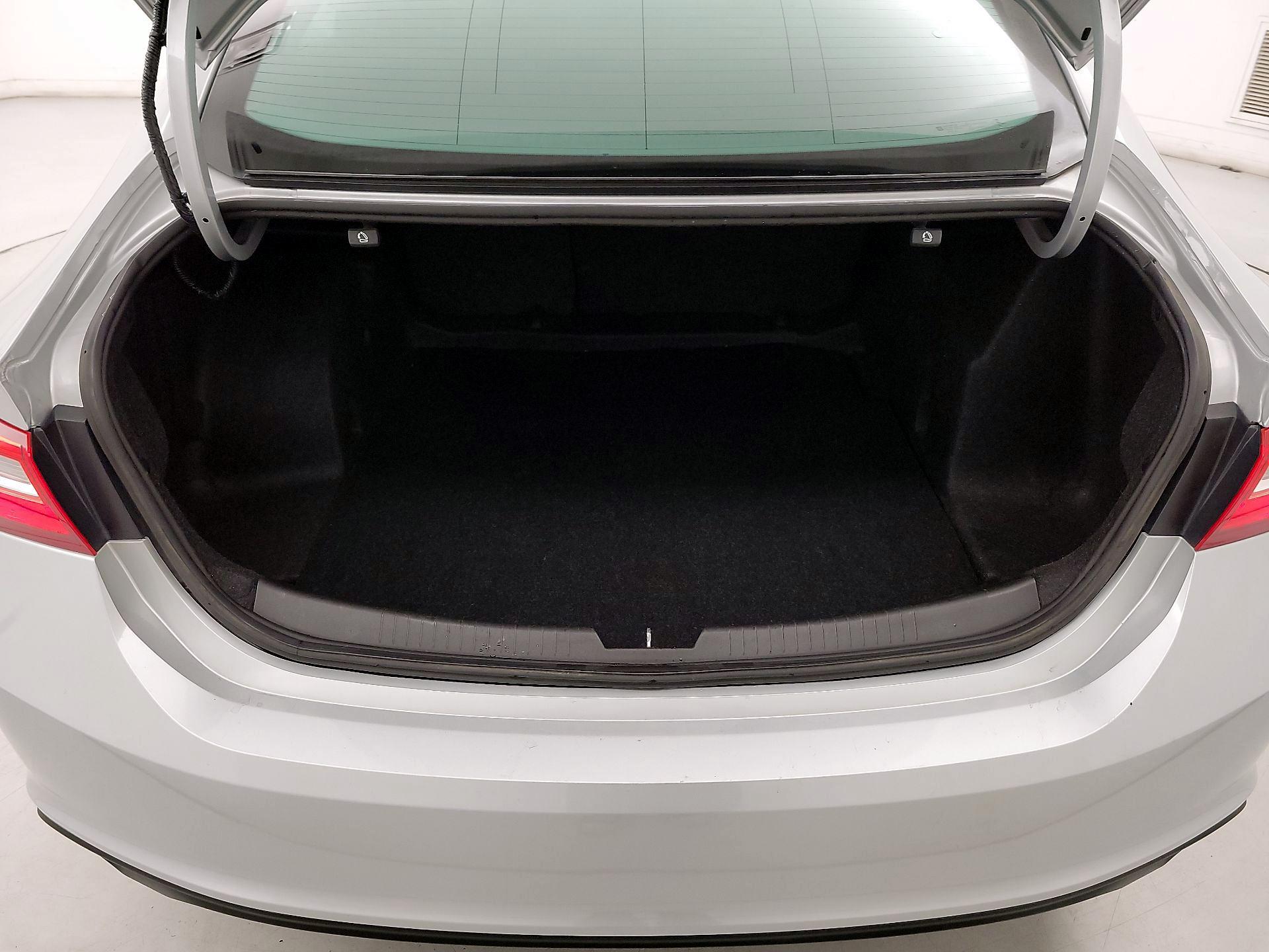 Thumbnail: 2020 Chevrolet Malibu - 20