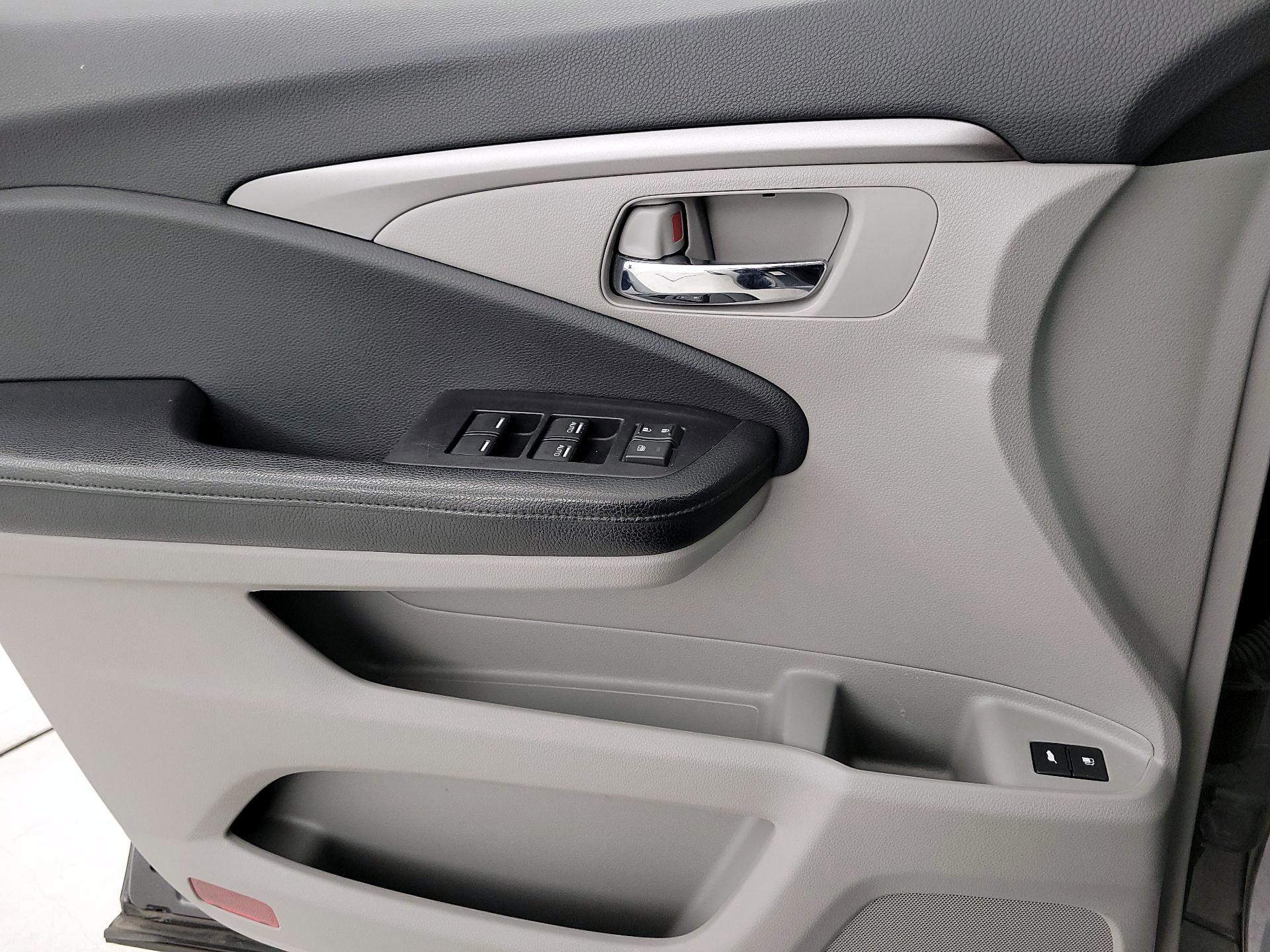 Thumbnail: 2018 Honda Pilot - 12