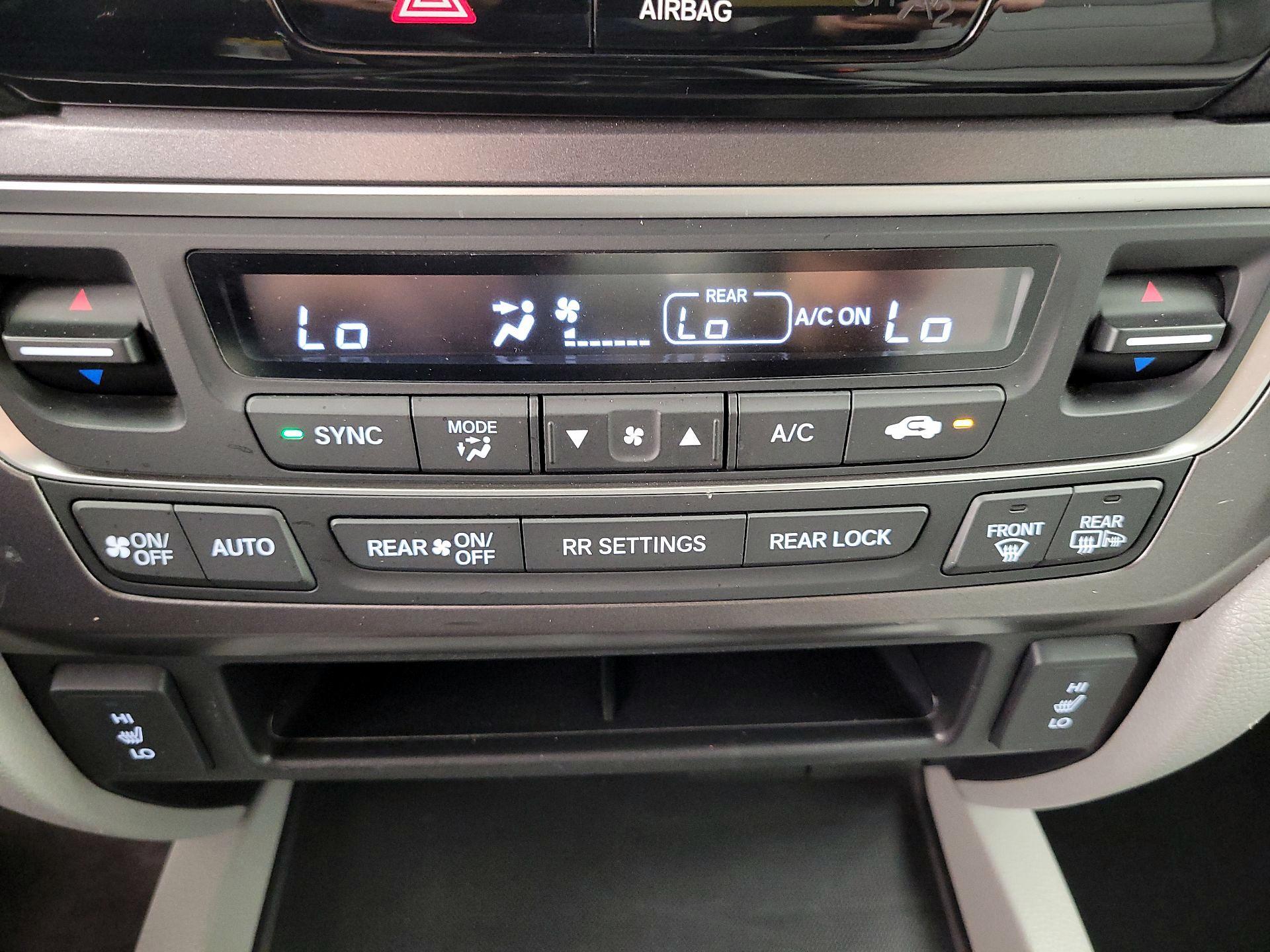 Thumbnail: 2018 Honda Pilot - 15