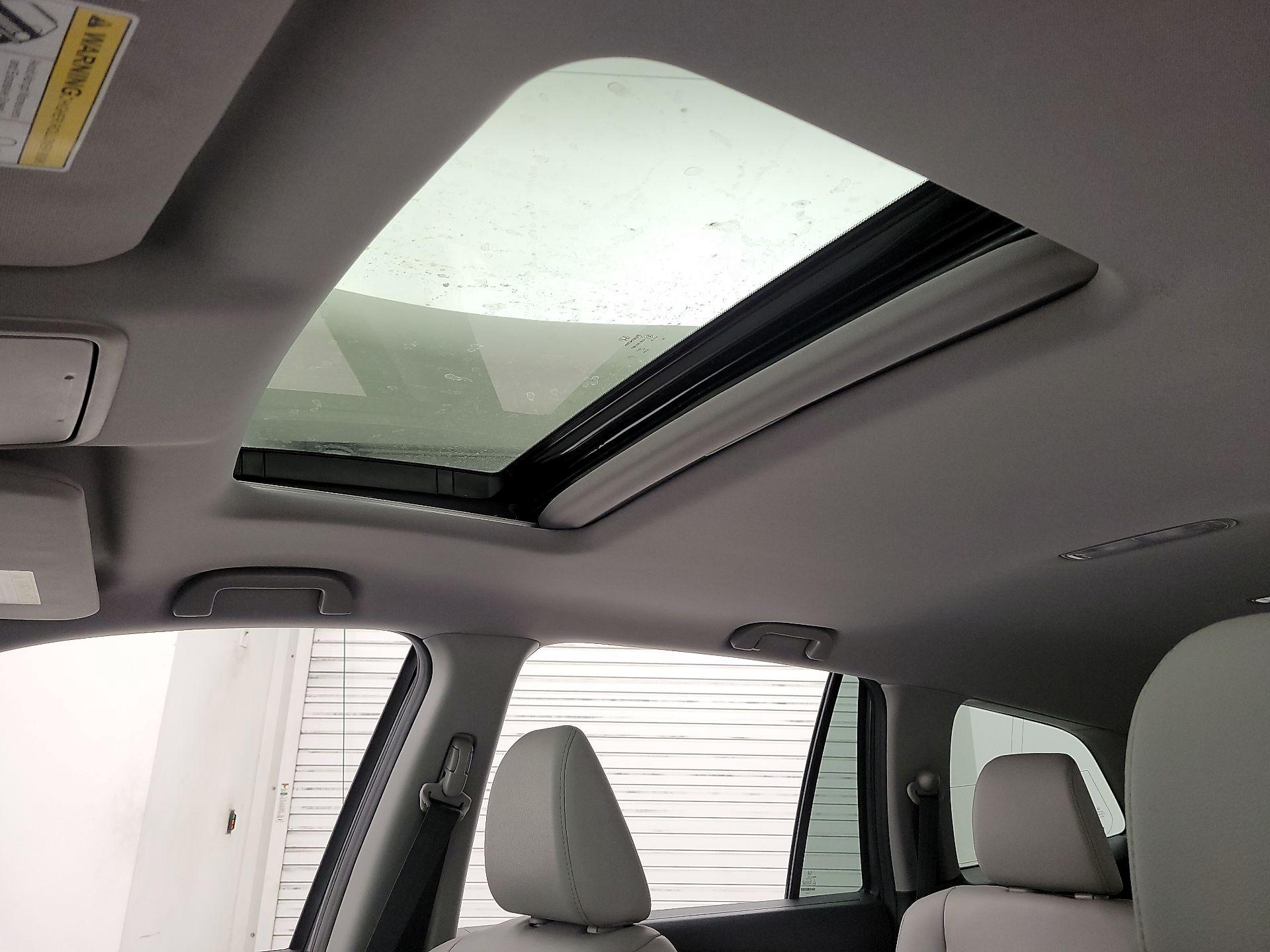 Thumbnail: 2018 Honda Pilot - 18