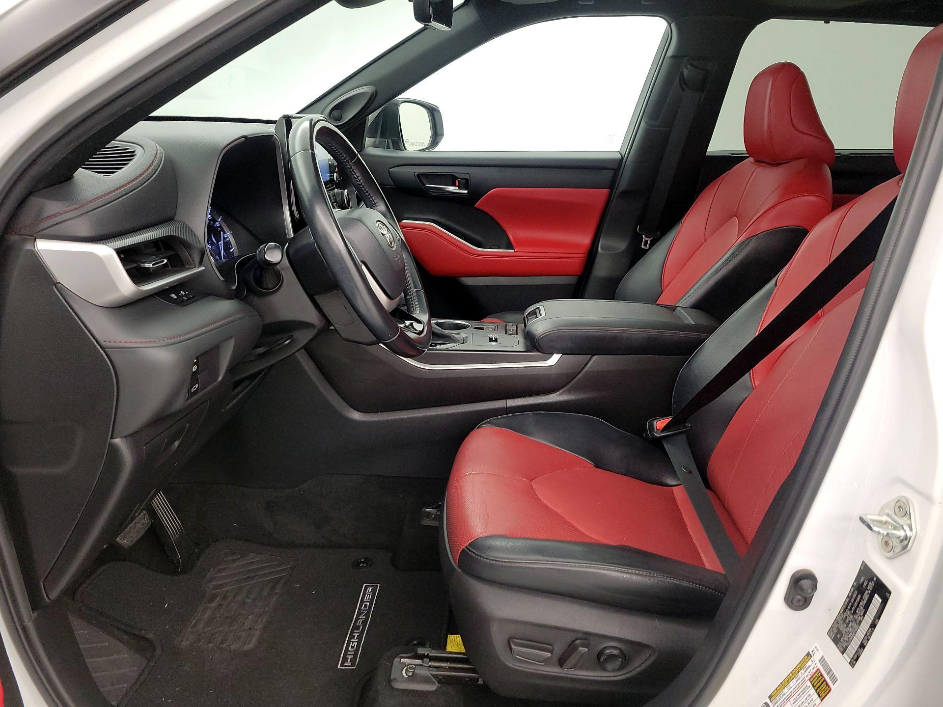 Thumbnail: 2022 Toyota Highlander - 11