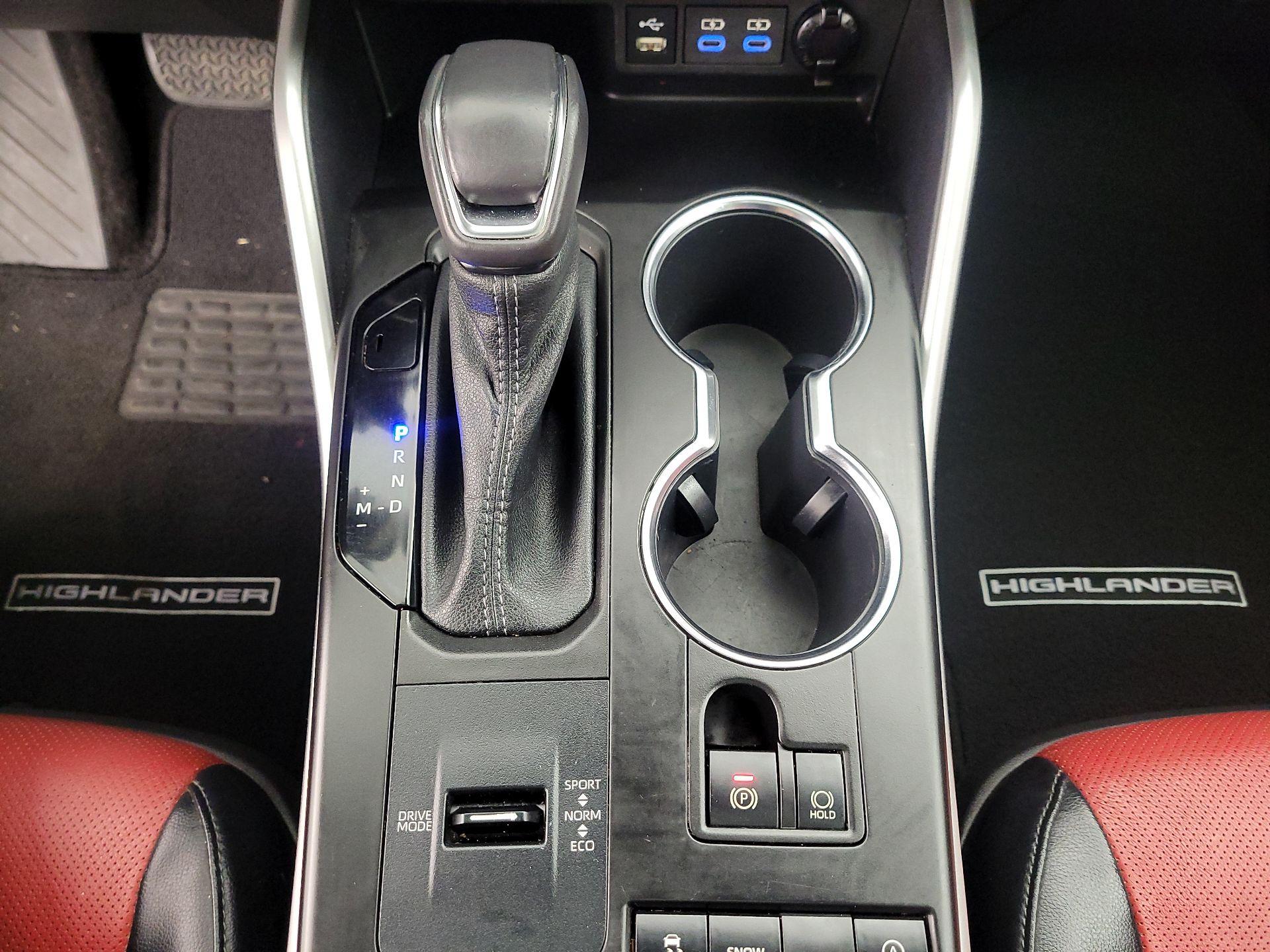 Thumbnail: 2022 Toyota Highlander - 18