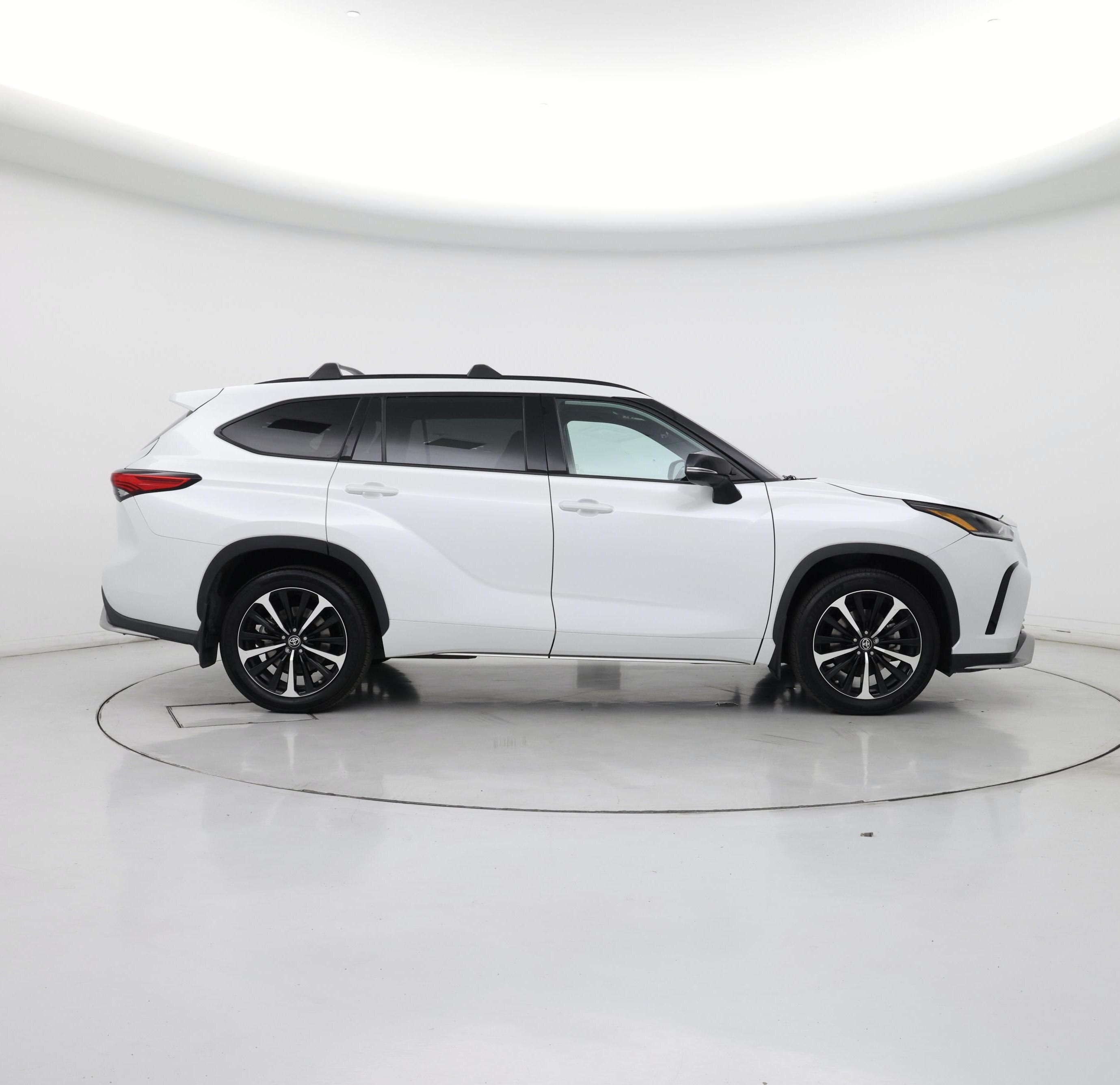 Thumbnail: 2022 Toyota Highlander - 7
