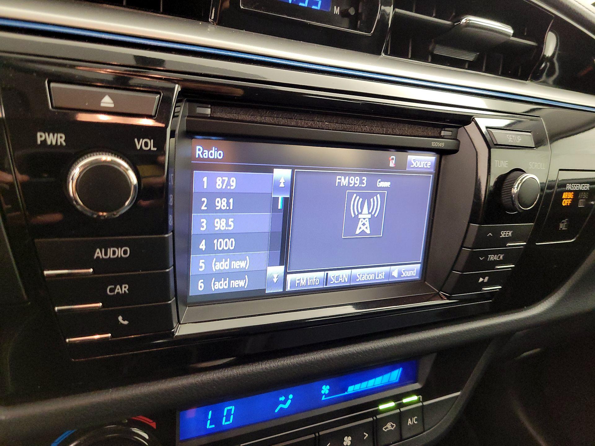 Thumbnail: 2015 Toyota Corolla - 15