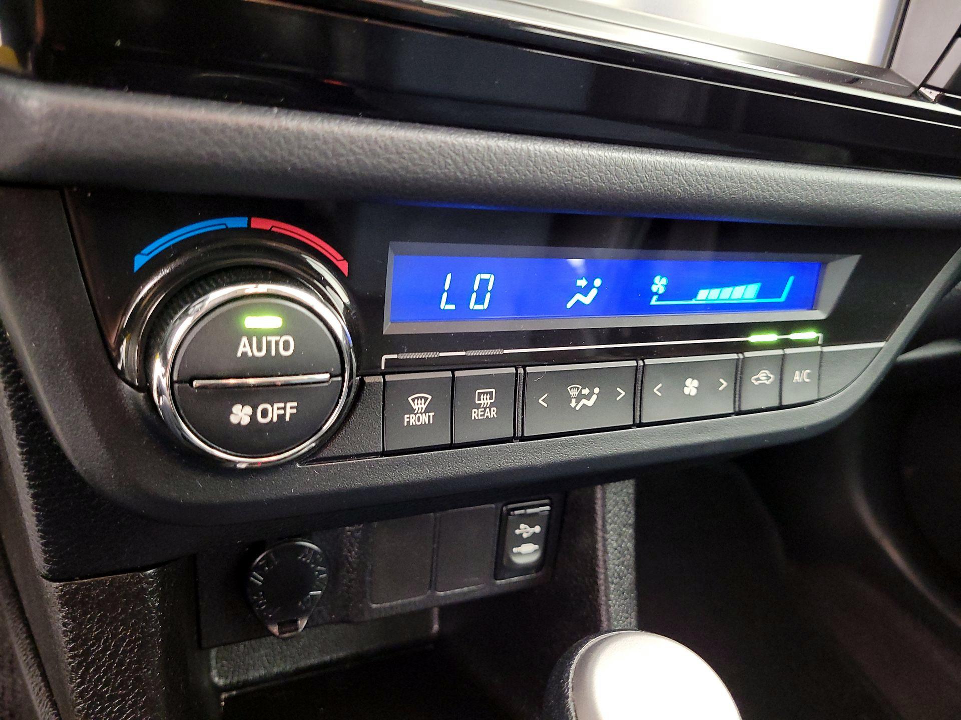 Thumbnail: 2015 Toyota Corolla - 16