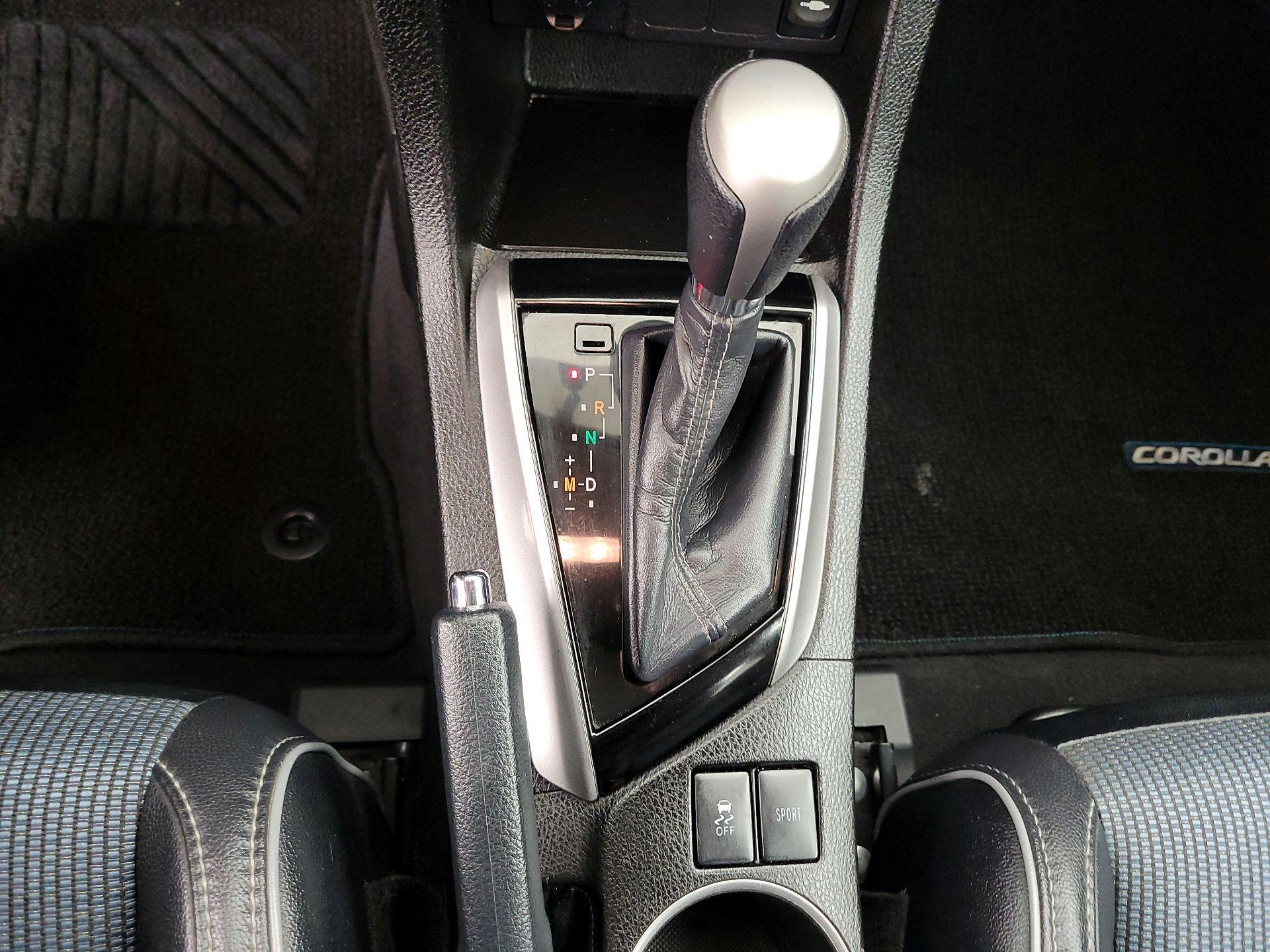 Thumbnail: 2015 Toyota Corolla - 17