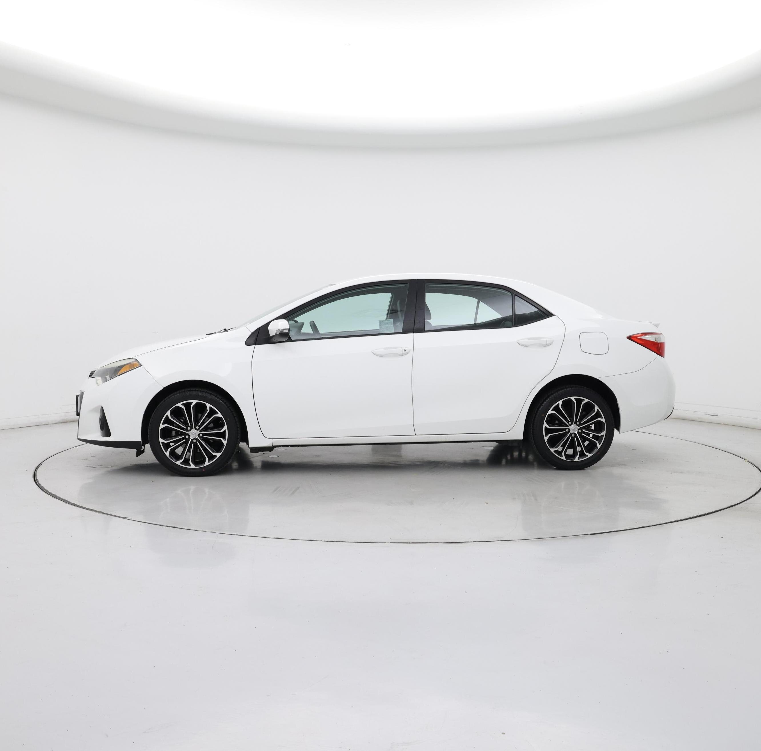 Thumbnail: 2015 Toyota Corolla - 3