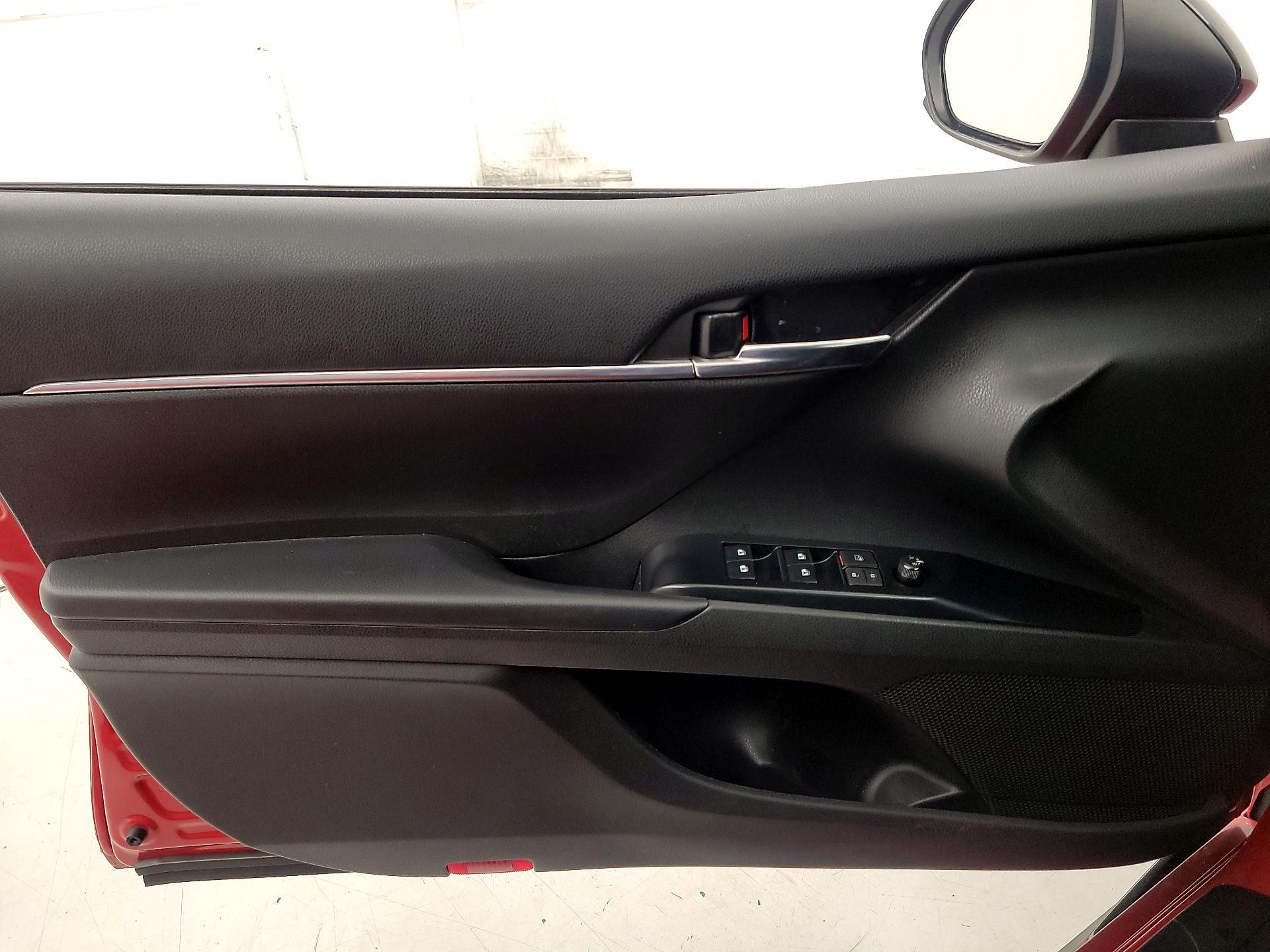 Thumbnail: 2020 Toyota Camry - 12