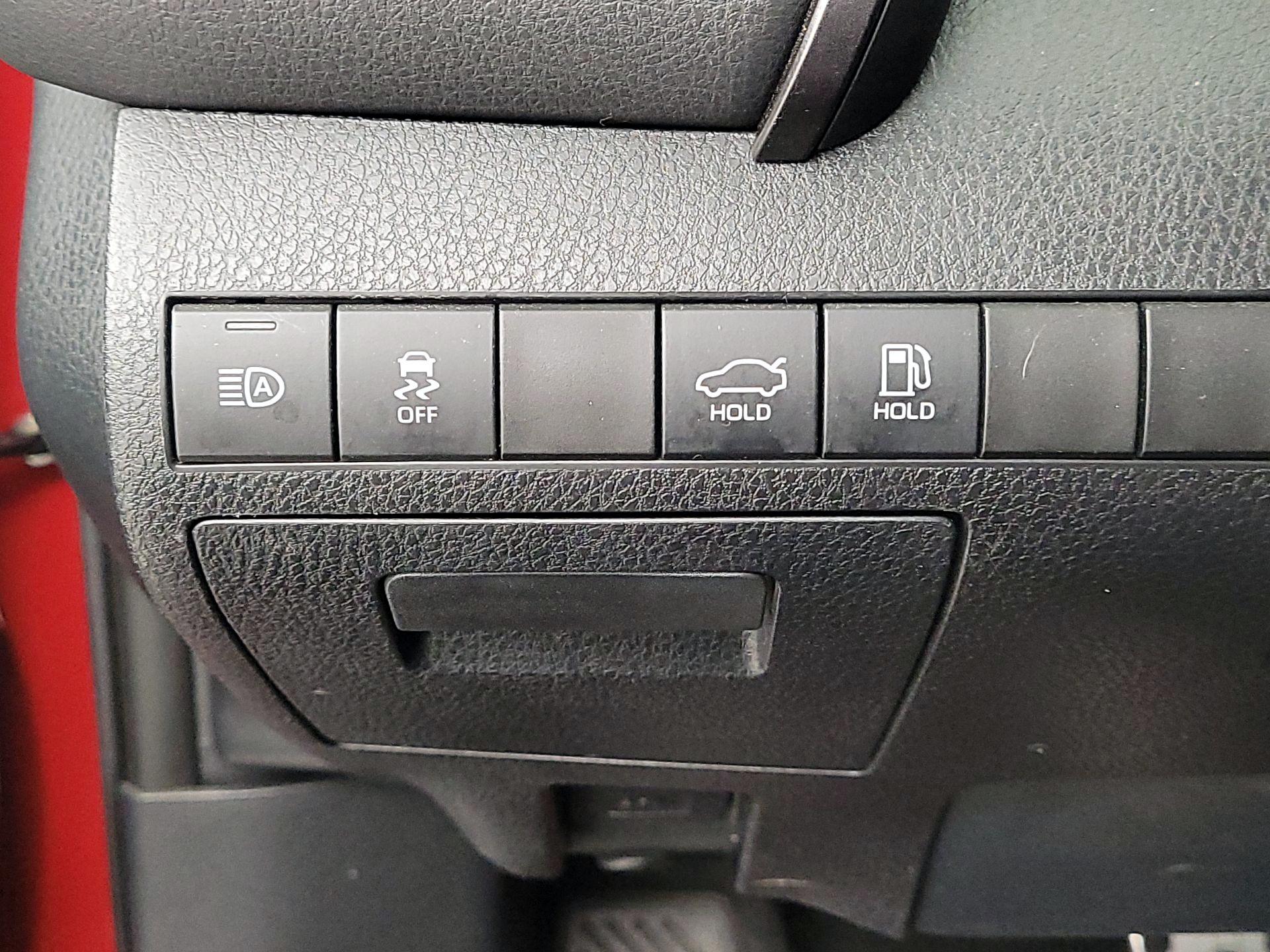 Thumbnail: 2020 Toyota Camry - 13