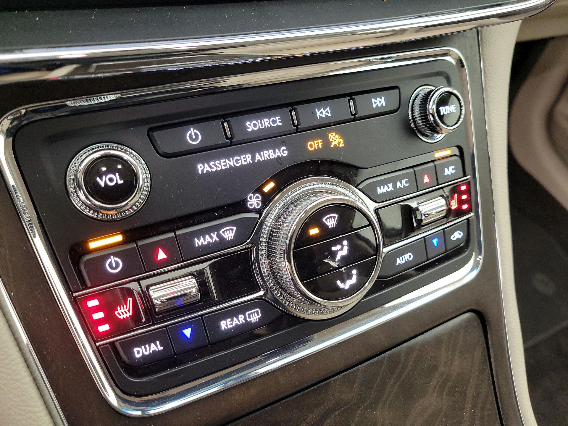 Thumbnail: 2018 Lincoln Continental - 17